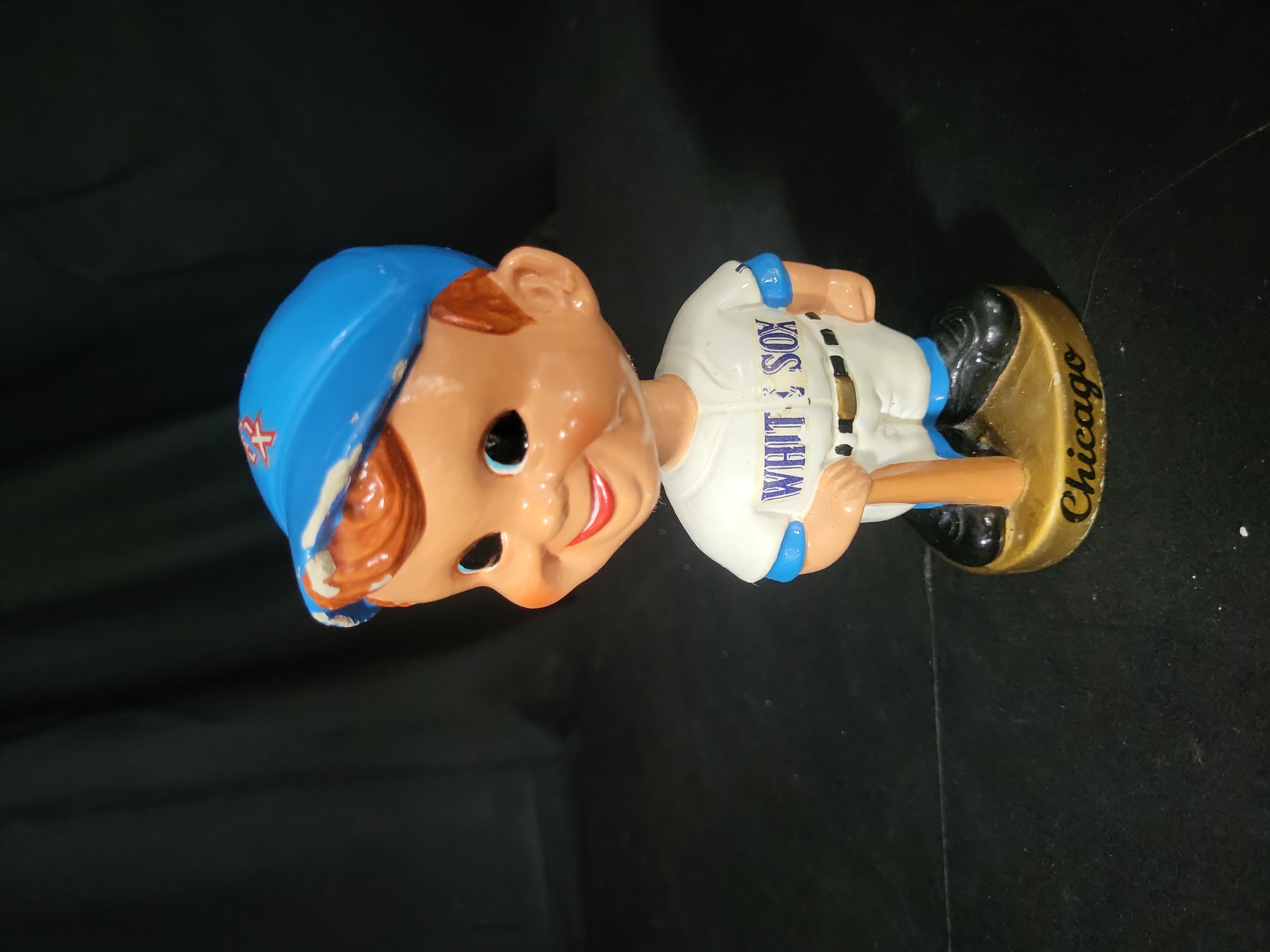 I03193 | Vintage 1960s Chicago White Sox Gold Base Baseball Bobblehead Nodder