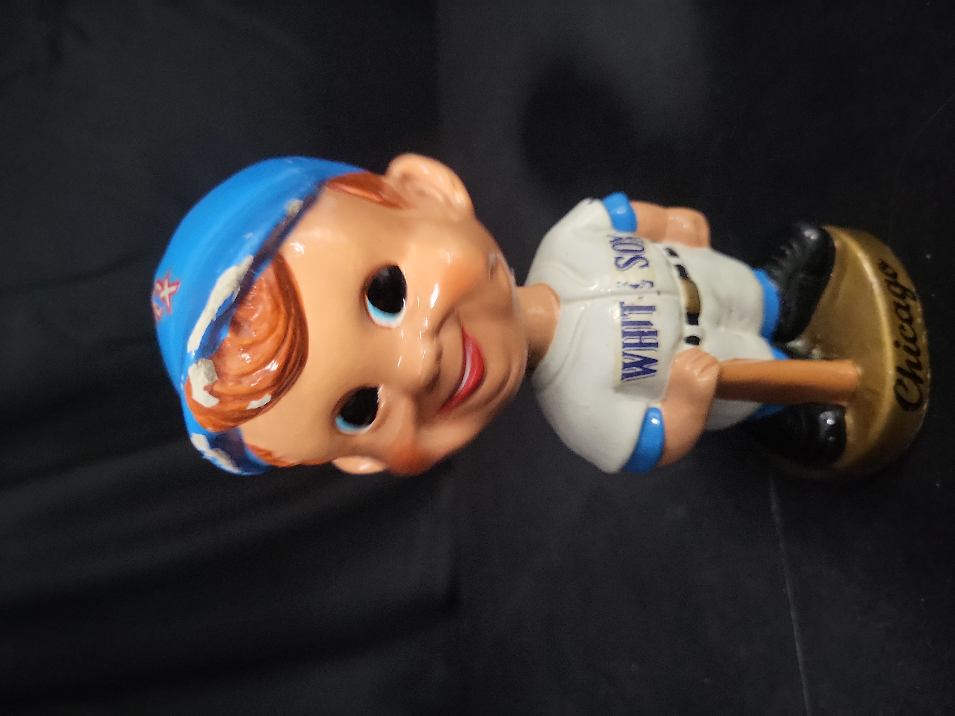 I03193 | Vintage 1960s Chicago White Sox Gold Base Baseball Bobblehead Nodder