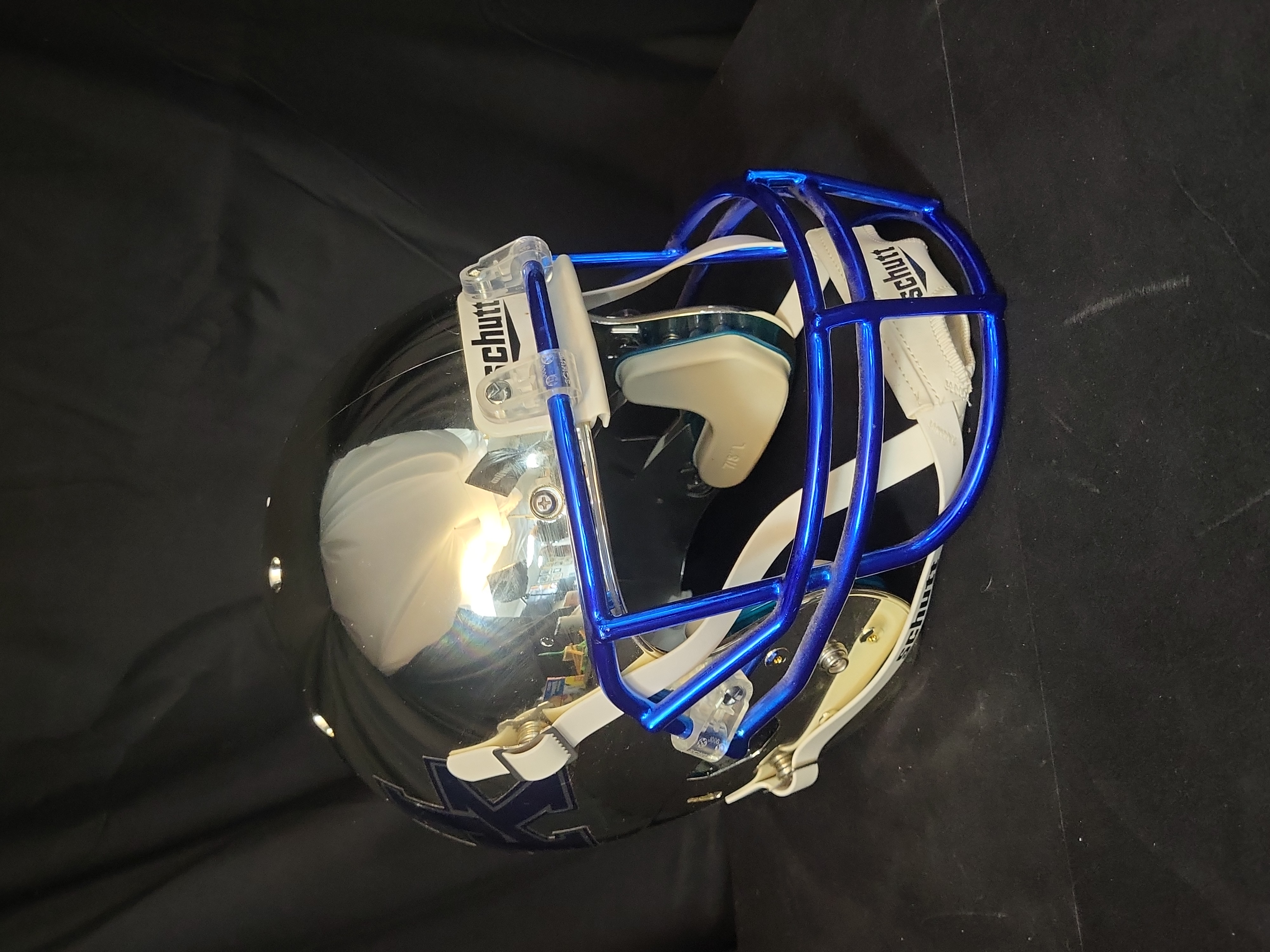 I03212 | Schutt University of Kentucky Wildcats Chrome Replica Football Helmet