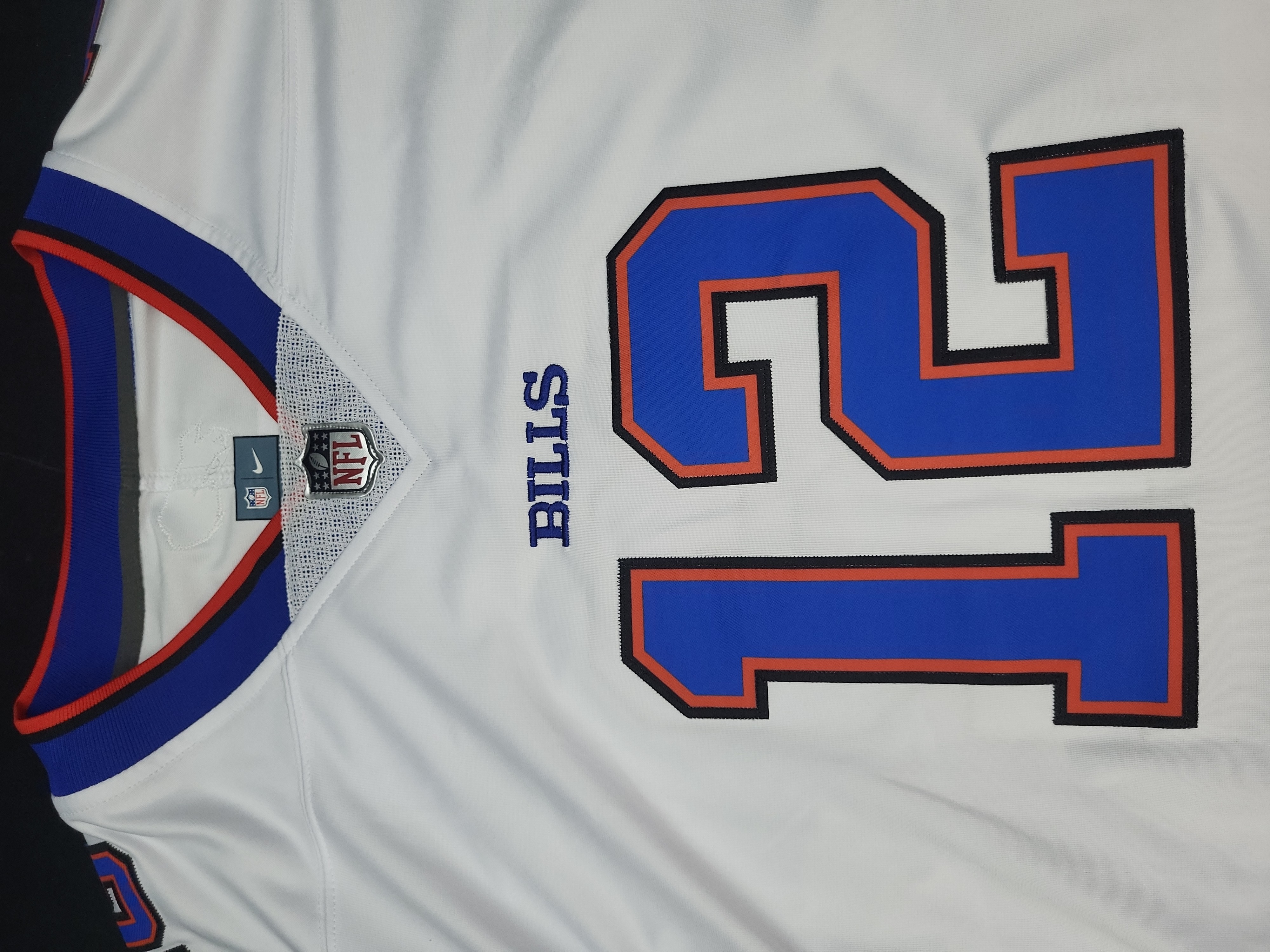 I03560 | Jim Kelly Signed Buffalo Bills Nike Onfield White Jersey