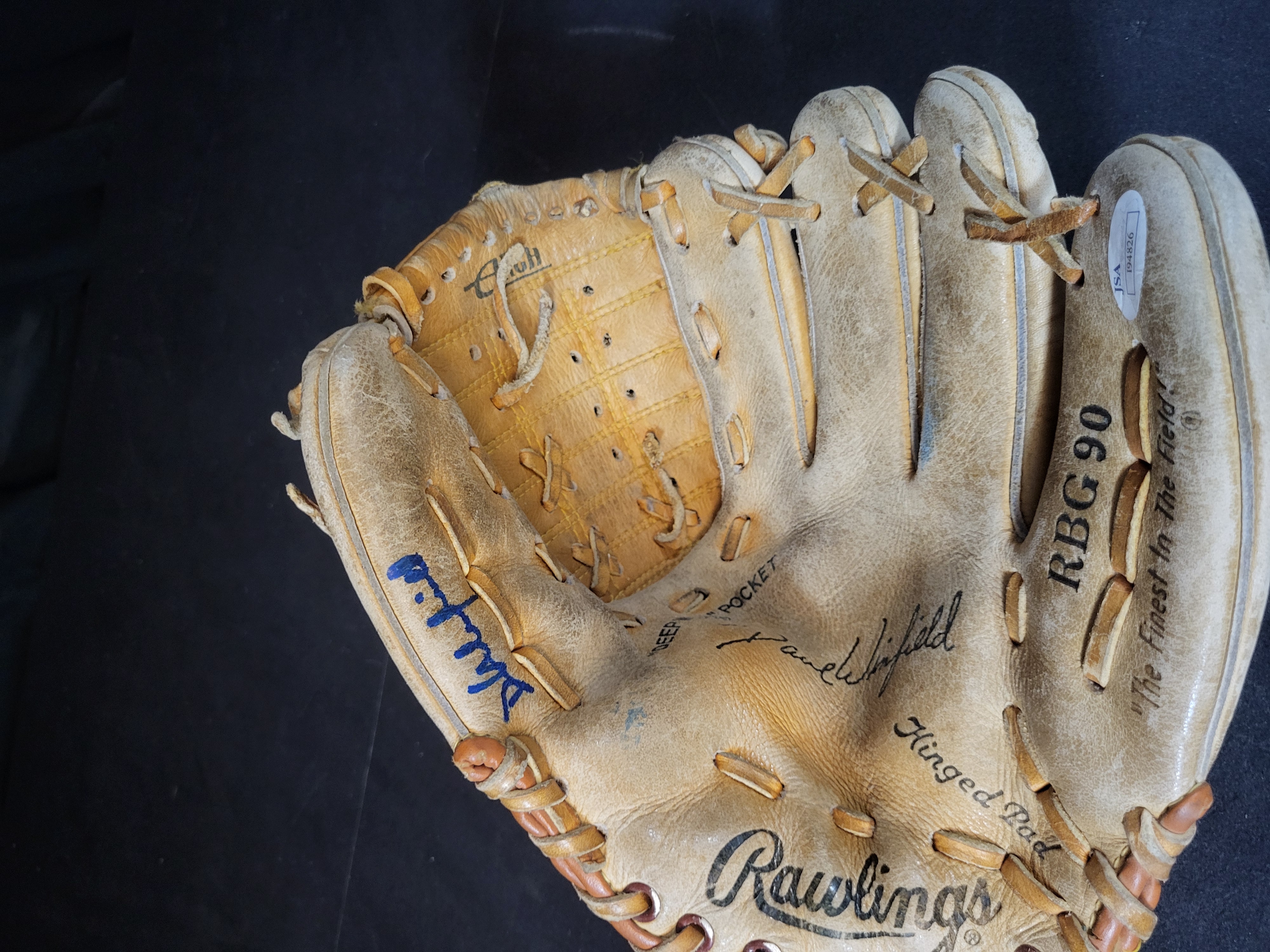 I03089 | Dave Winfield Autographed Rawlings RBG90 Baseball Glove with JSA Authentication