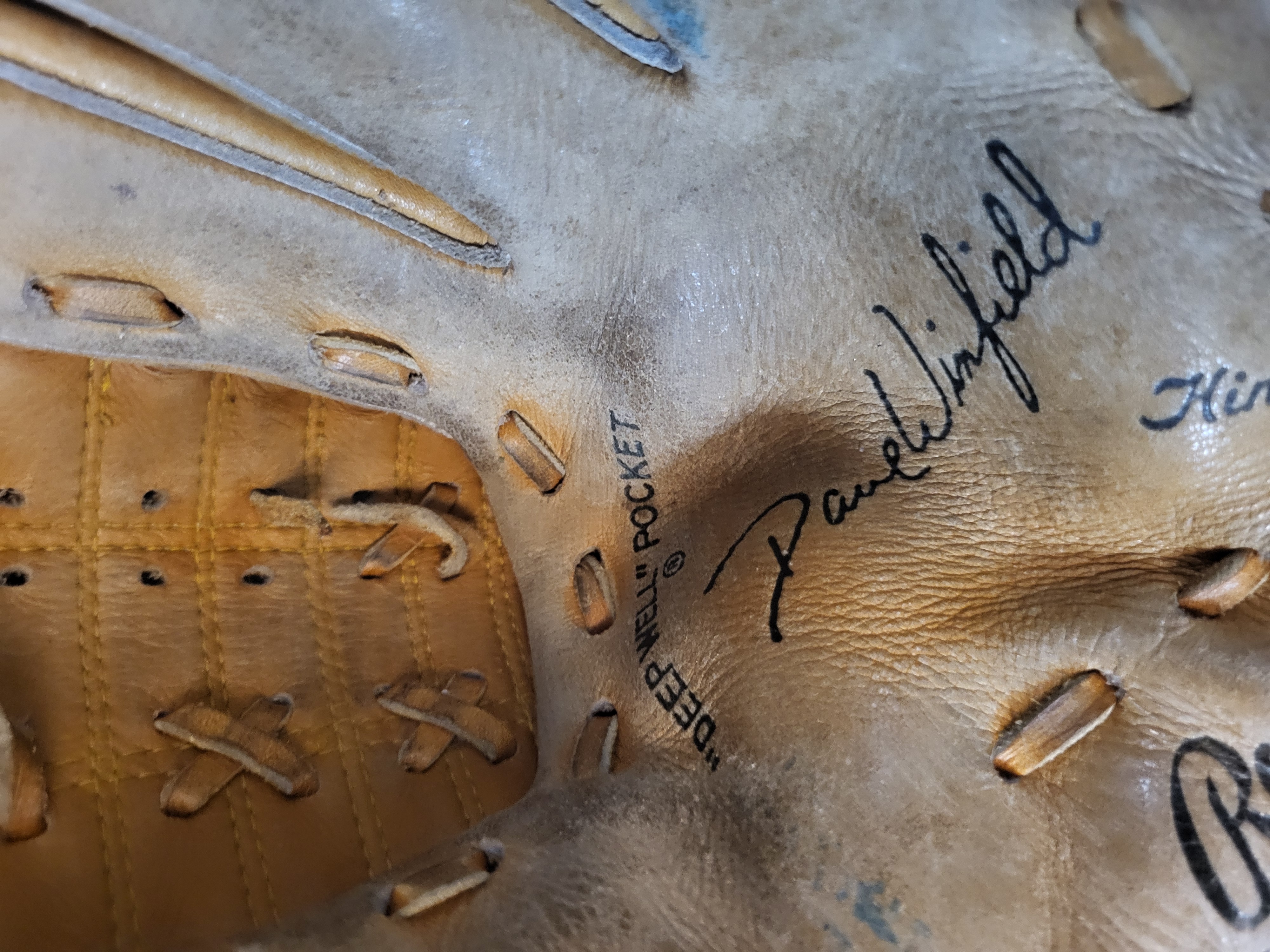 I03089 | Dave Winfield Autographed Rawlings RBG90 Baseball Glove with JSA Authentication
