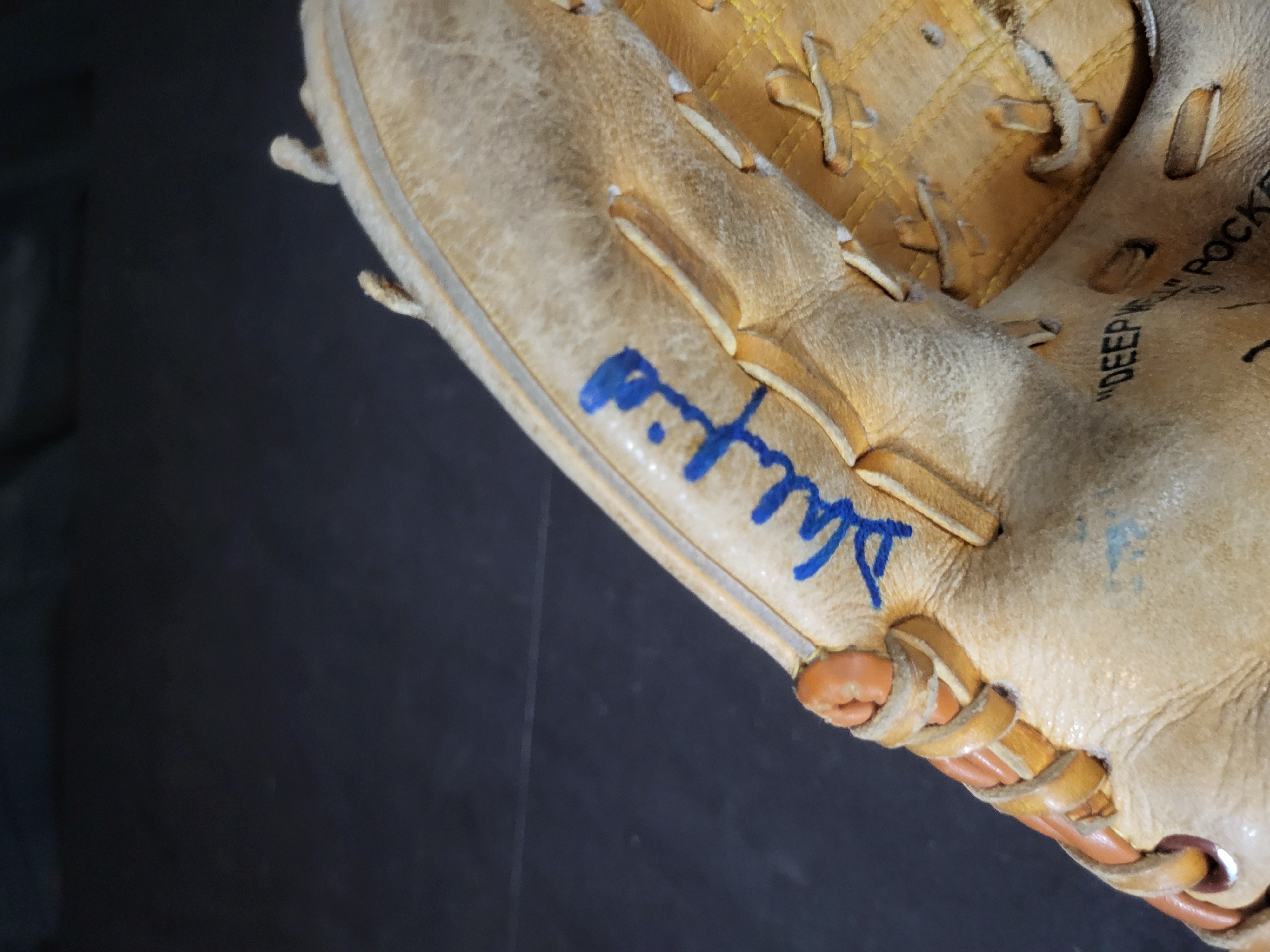 I03089 | Dave Winfield Autographed Rawlings RBG90 Baseball Glove with JSA Authentication