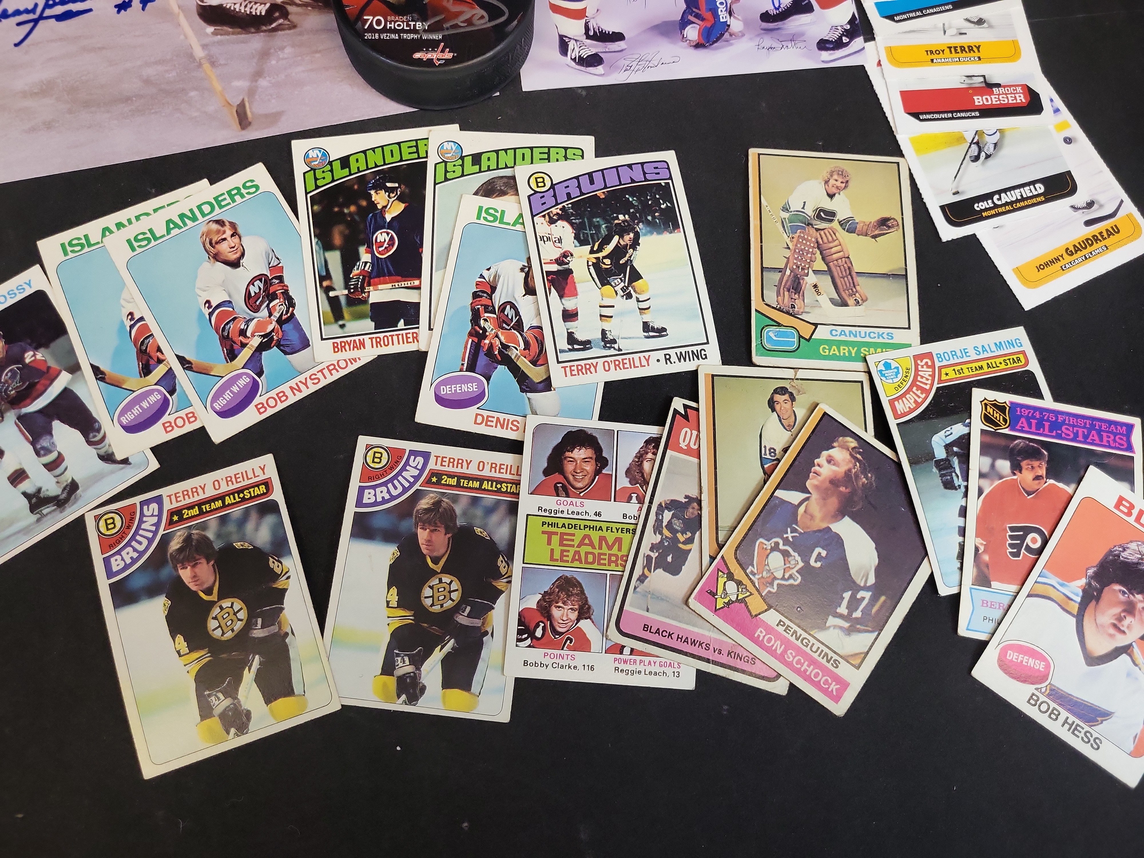 I03445 | A Collection of Professional Hockey Memorabilia Featuring Autographed Items and Trading Cards