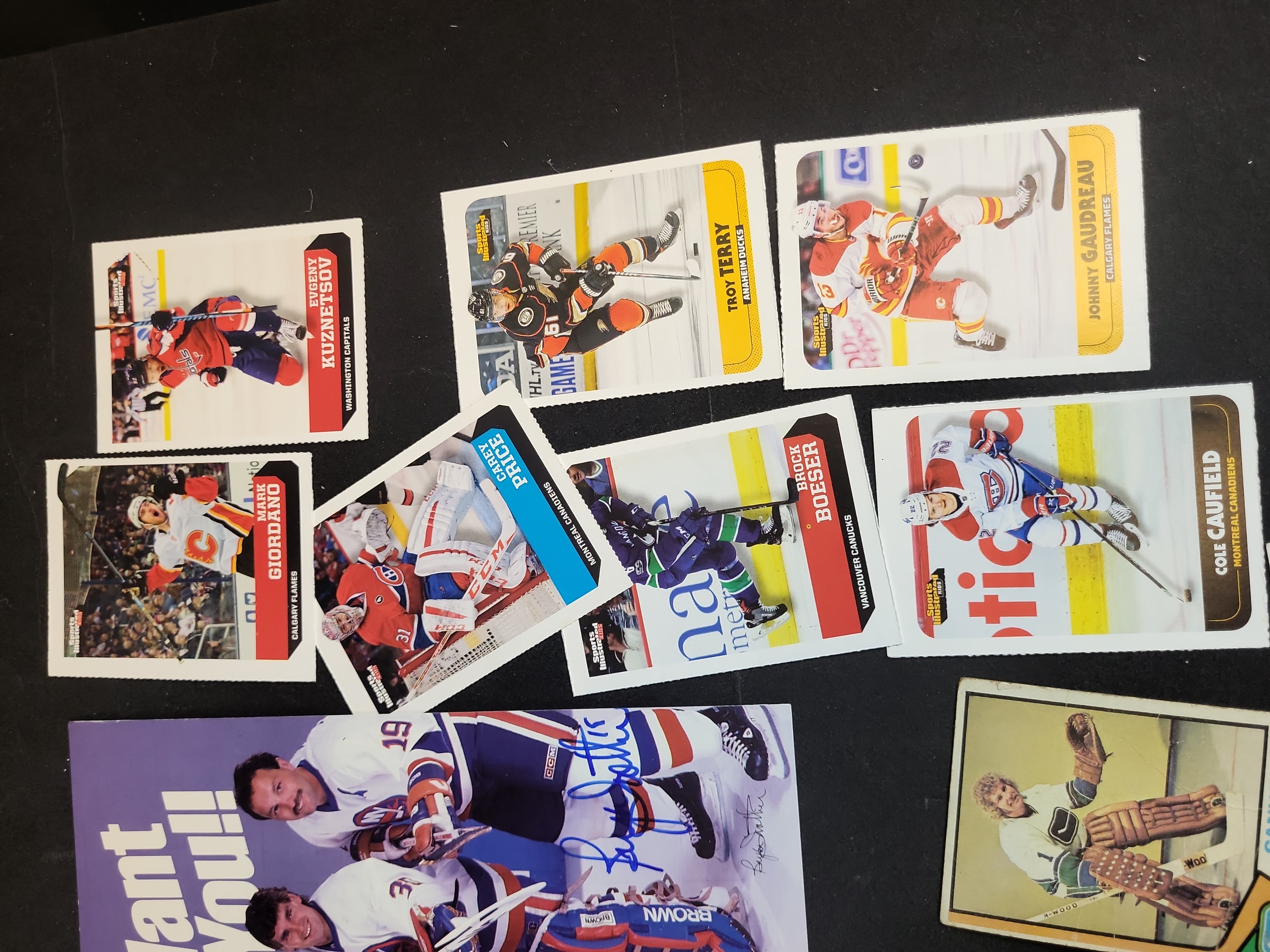 I03445 | A Collection of Professional Hockey Memorabilia Featuring Autographed Items and Trading Cards