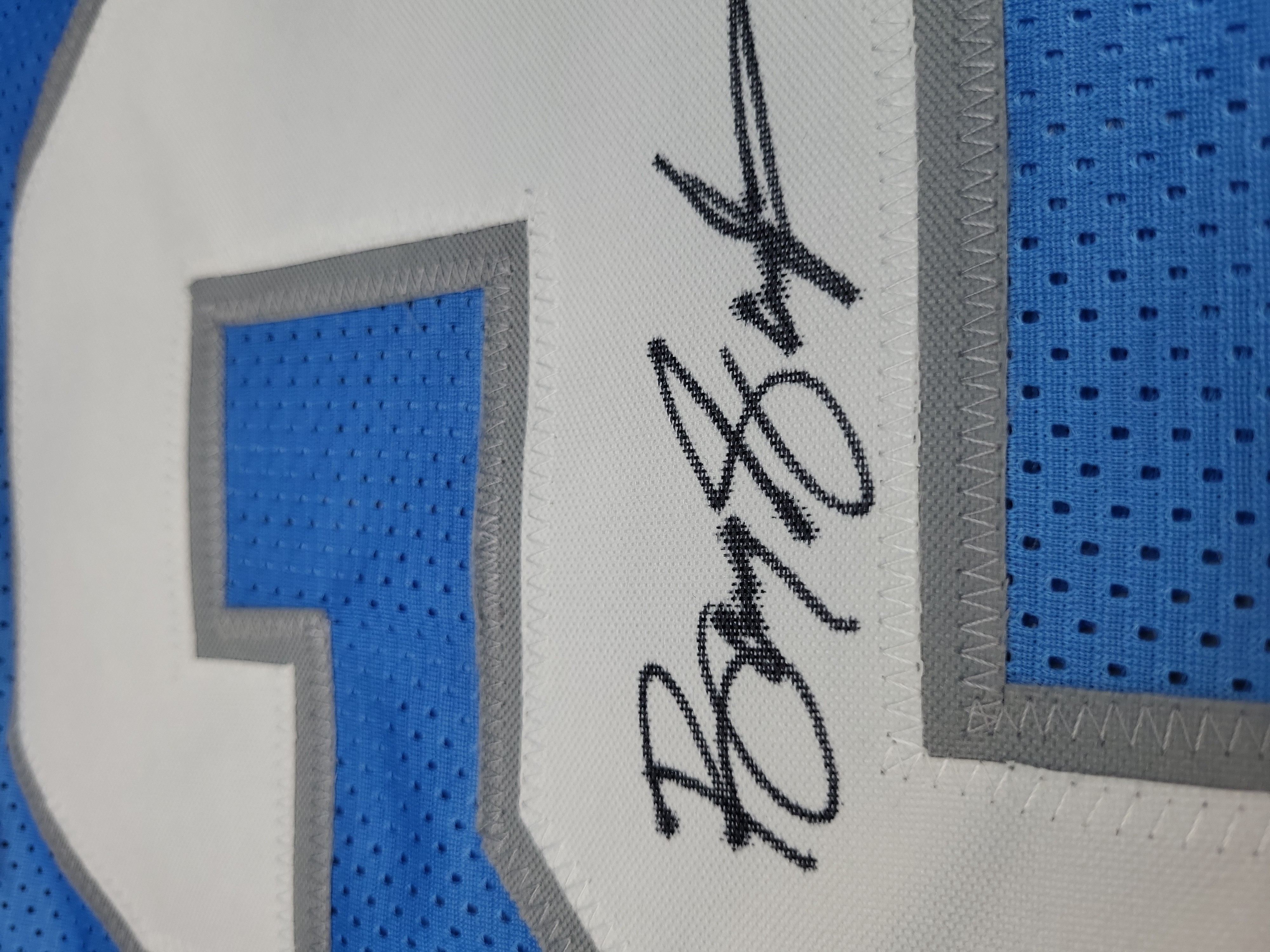 I03852 | Barry Sanders Signed Detroit Lions Custom Football Jersey with Schwartz Sports Authentication Hologram