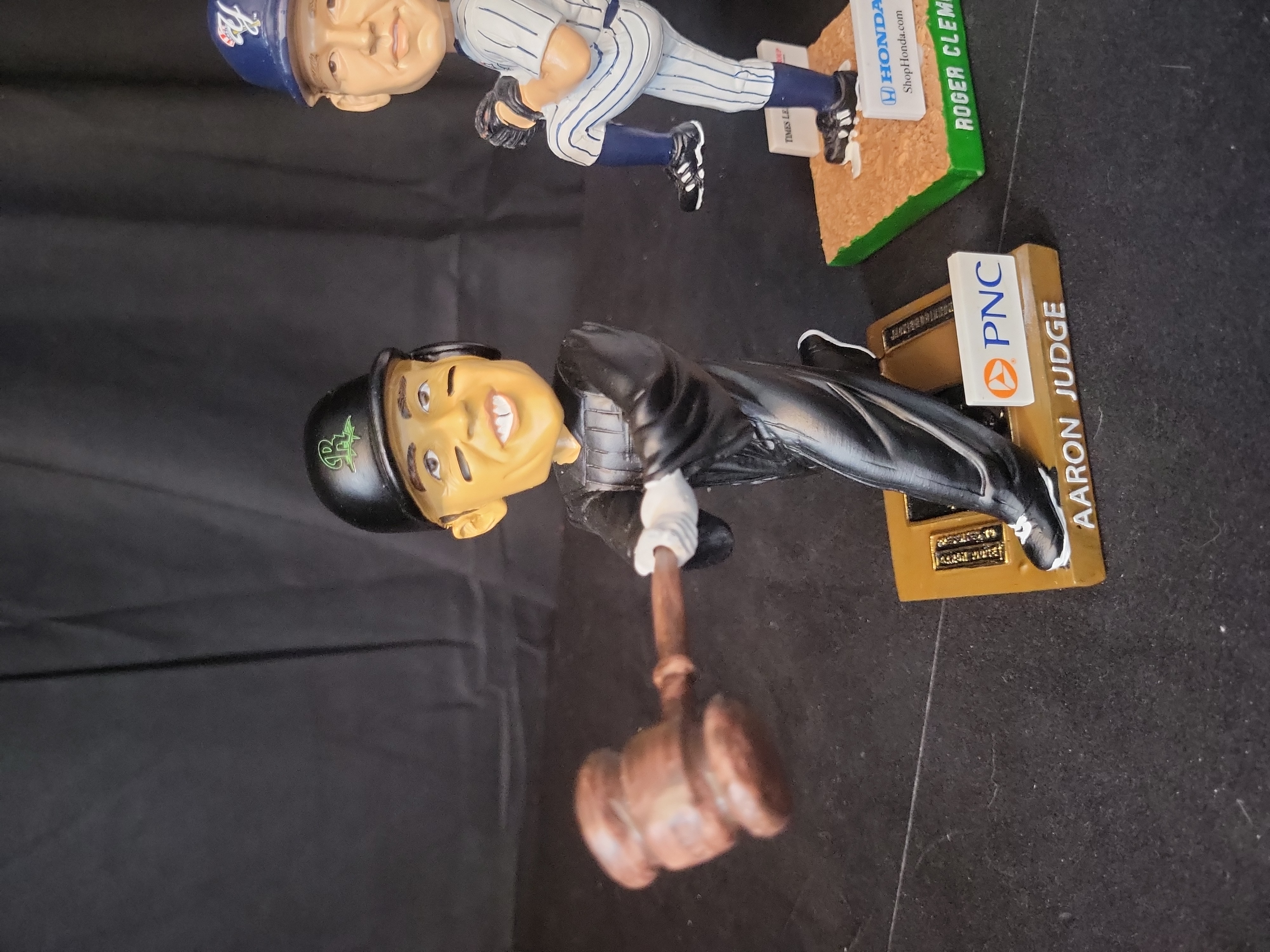 I03059 | A Collection of Six Major League Baseball Player Bobbleheads Including Aaron Judge and Lou Gehrig