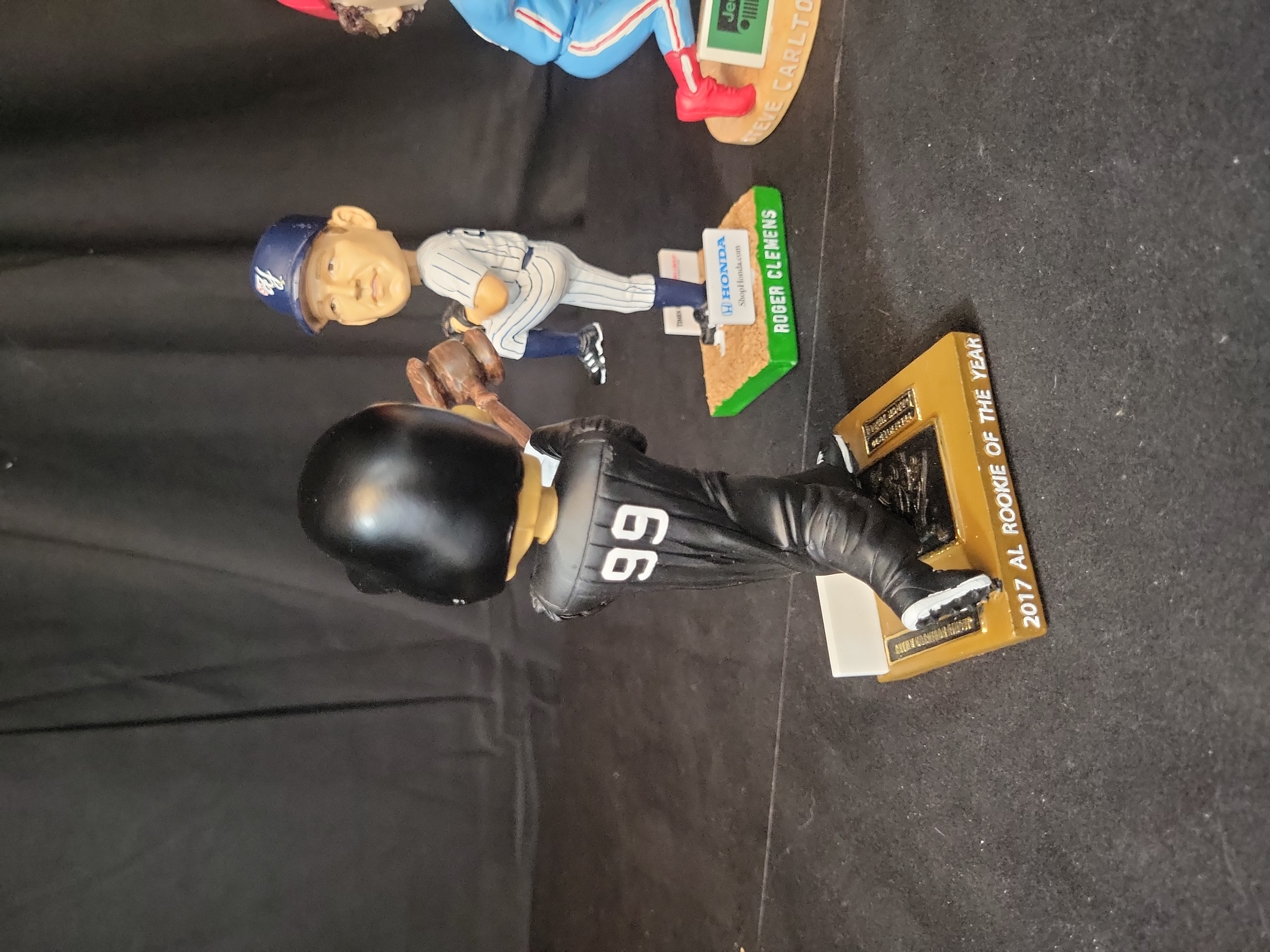 I03059 | A Collection of Six Major League Baseball Player Bobbleheads Including Aaron Judge and Lou Gehrig