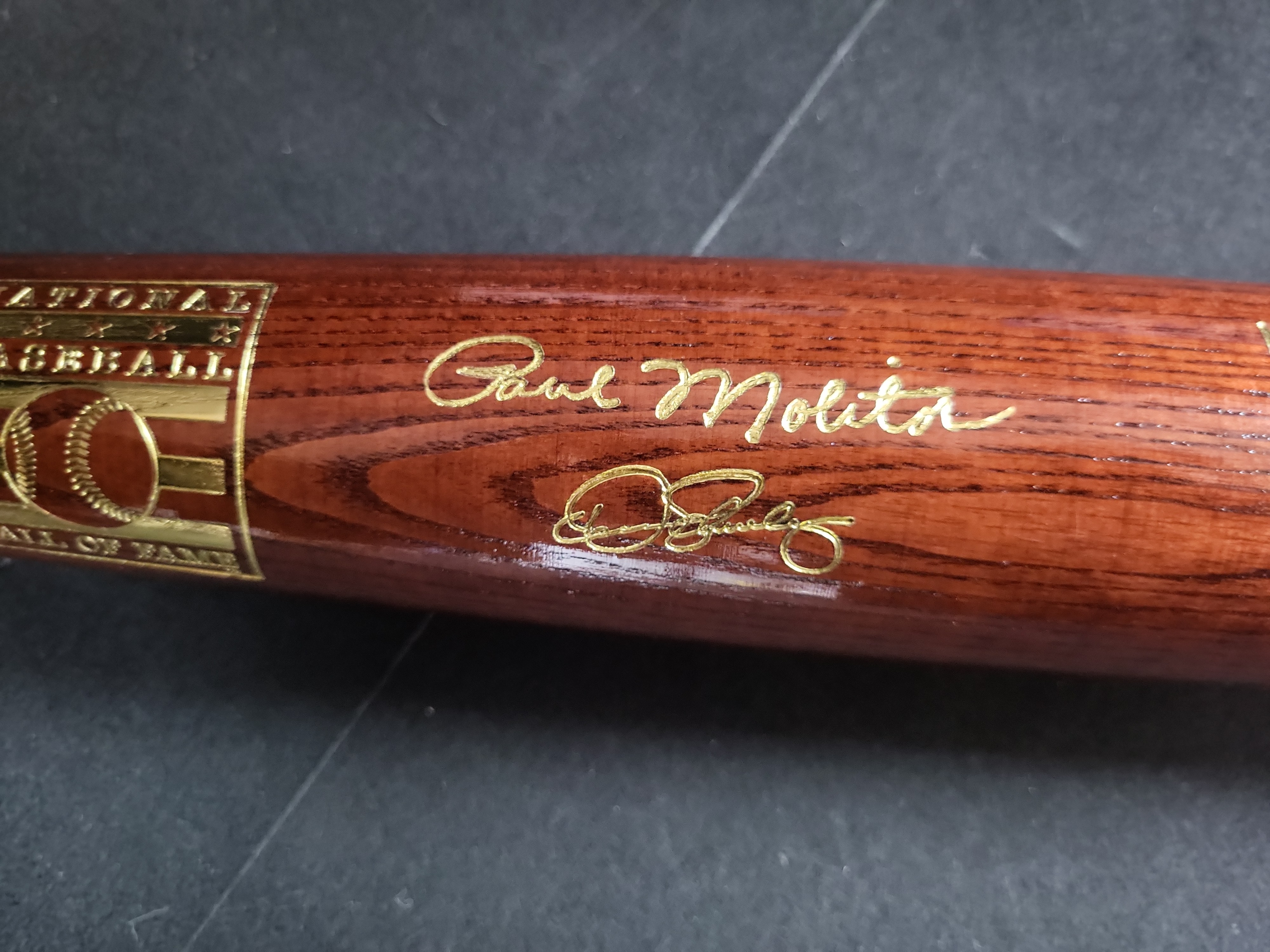I03929 | Louisville Slugger Paul Molitor 2004 National Baseball Hall of Fame Induction Limited Edition Commemorative Bat