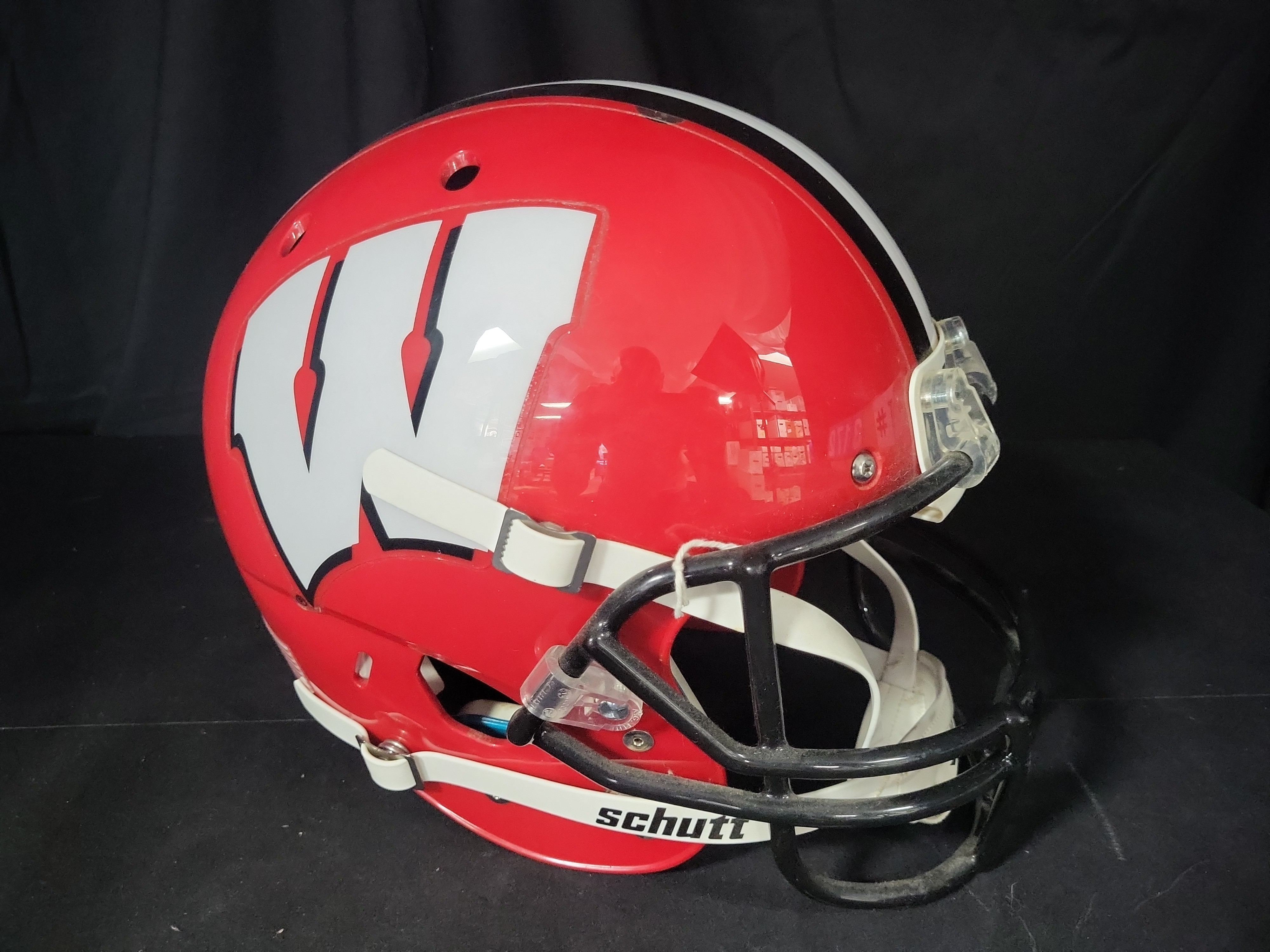I03172 | University of Wisconsin Badgers Schutt Full Size Replica Football Helmet