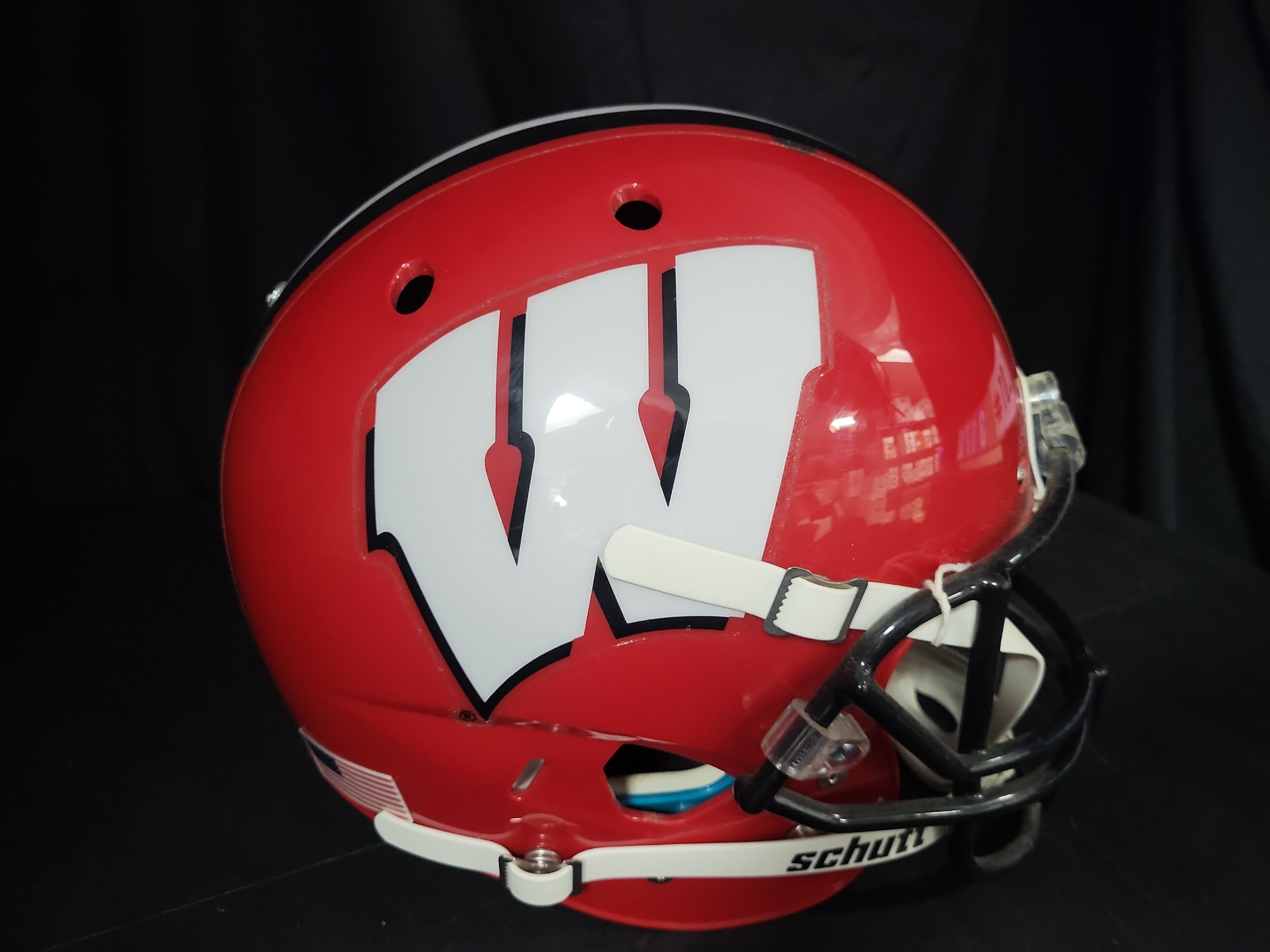 I03172 | University of Wisconsin Badgers Schutt Full Size Replica Football Helmet