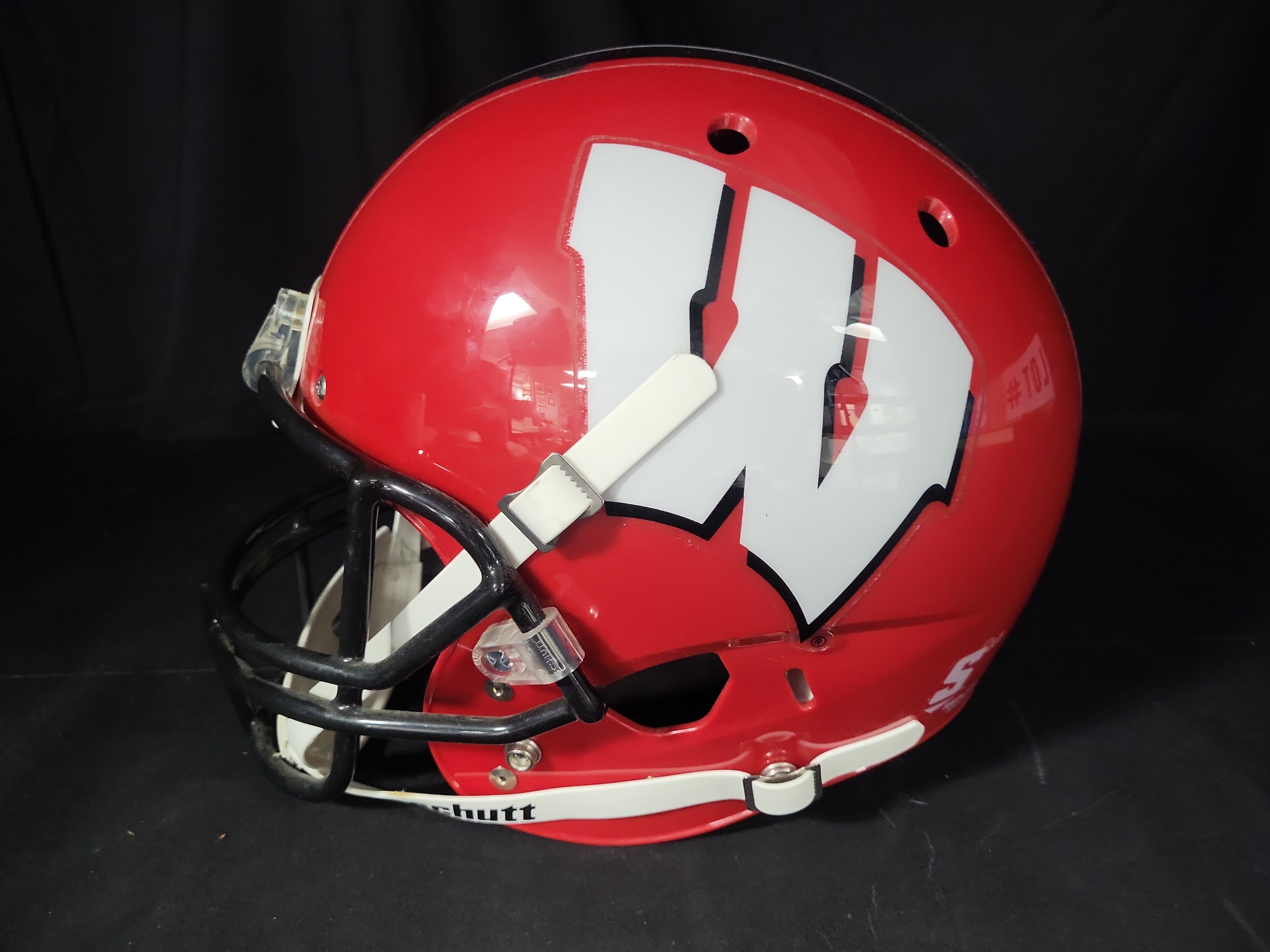 I03172 | University of Wisconsin Badgers Schutt Full Size Replica Football Helmet