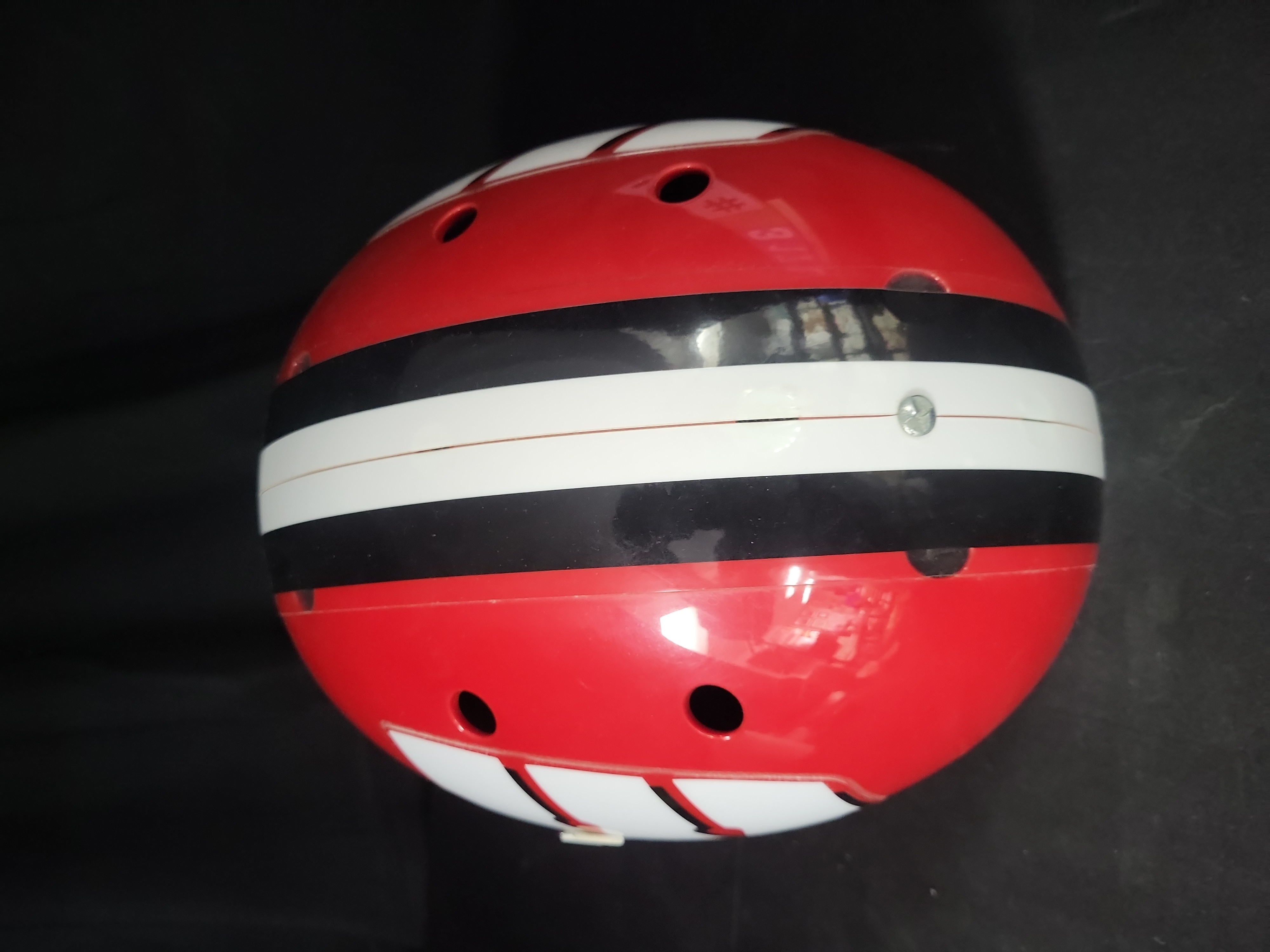 I03172 | University of Wisconsin Badgers Schutt Full Size Replica Football Helmet