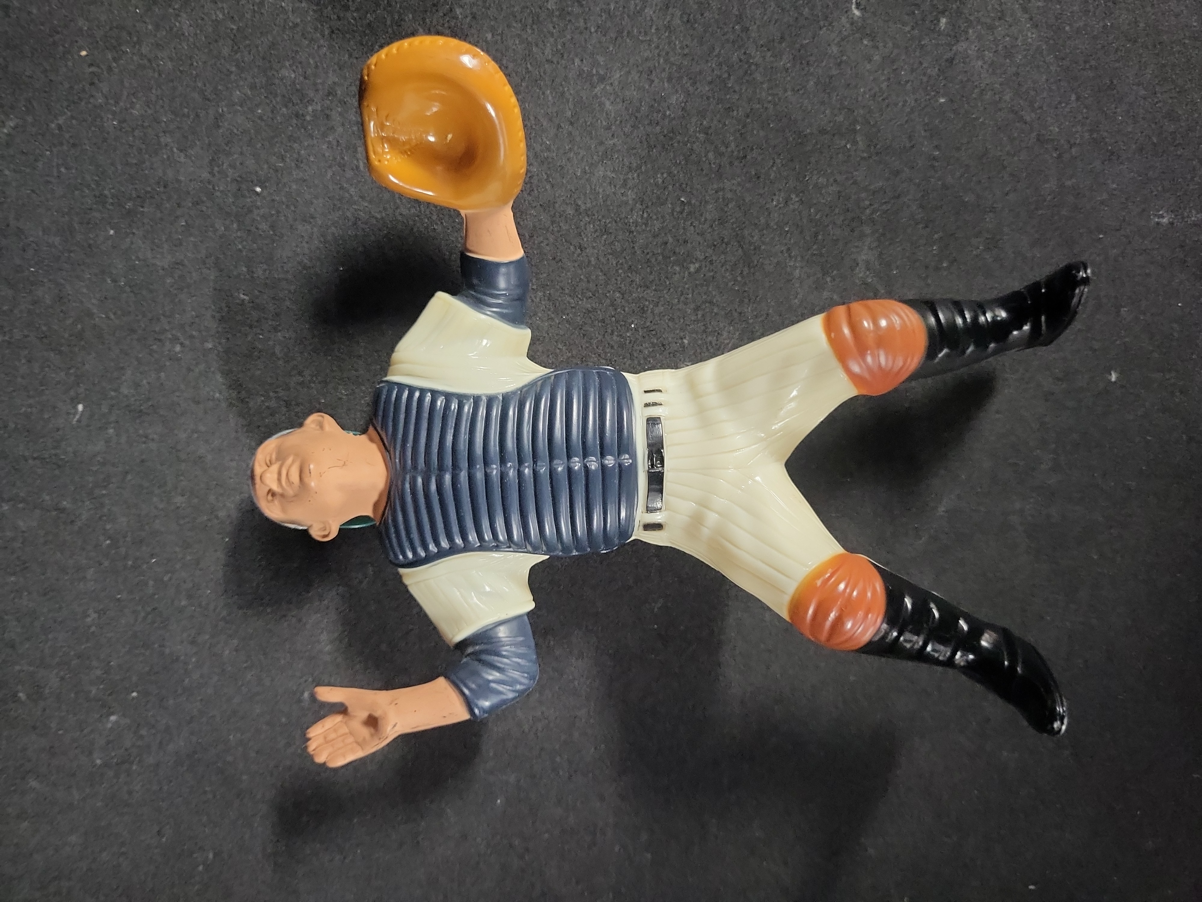 I03196 | Vintage Hartland Plastics Yogi Berra New York Yankees Baseball Figurine