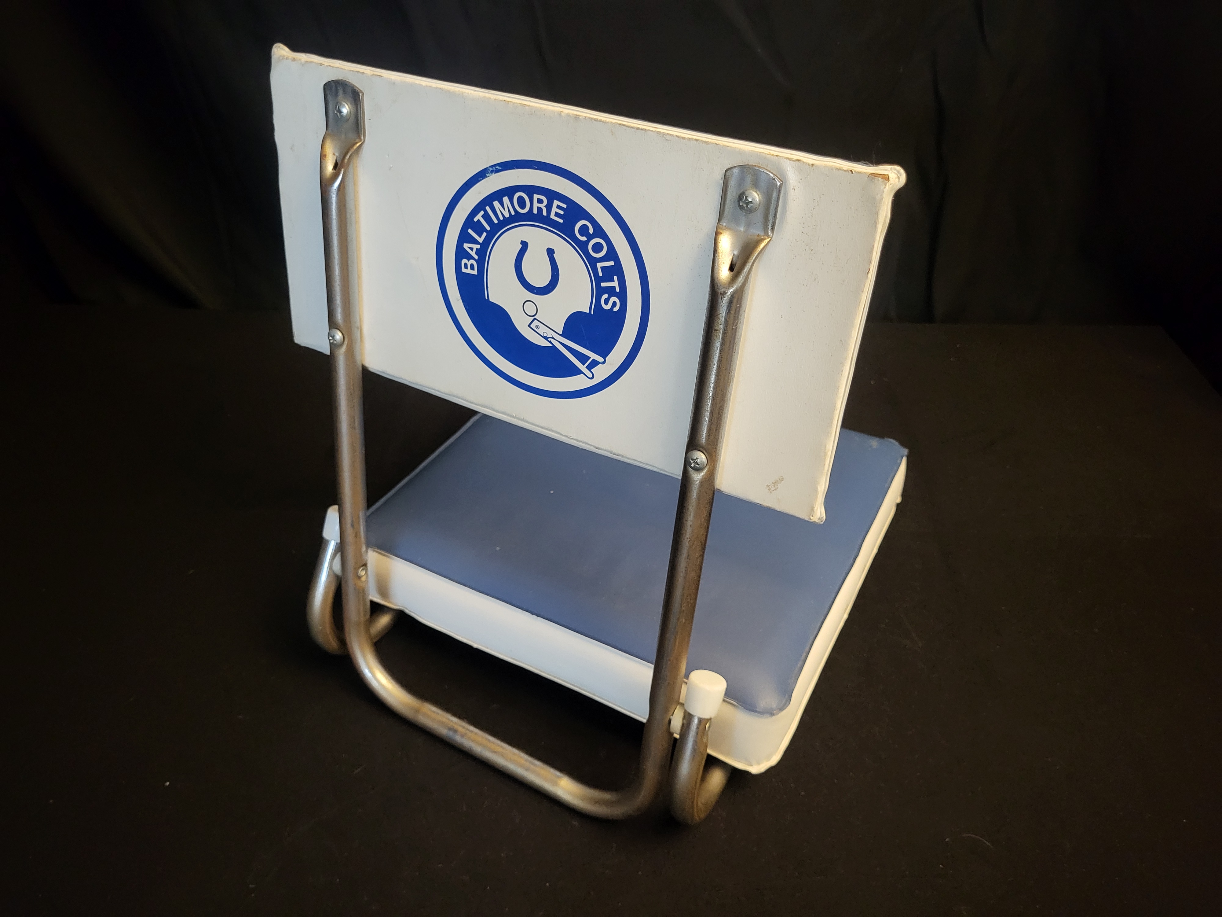 I00586 | Vintage Baltimore Colts Folding Stadium Seat