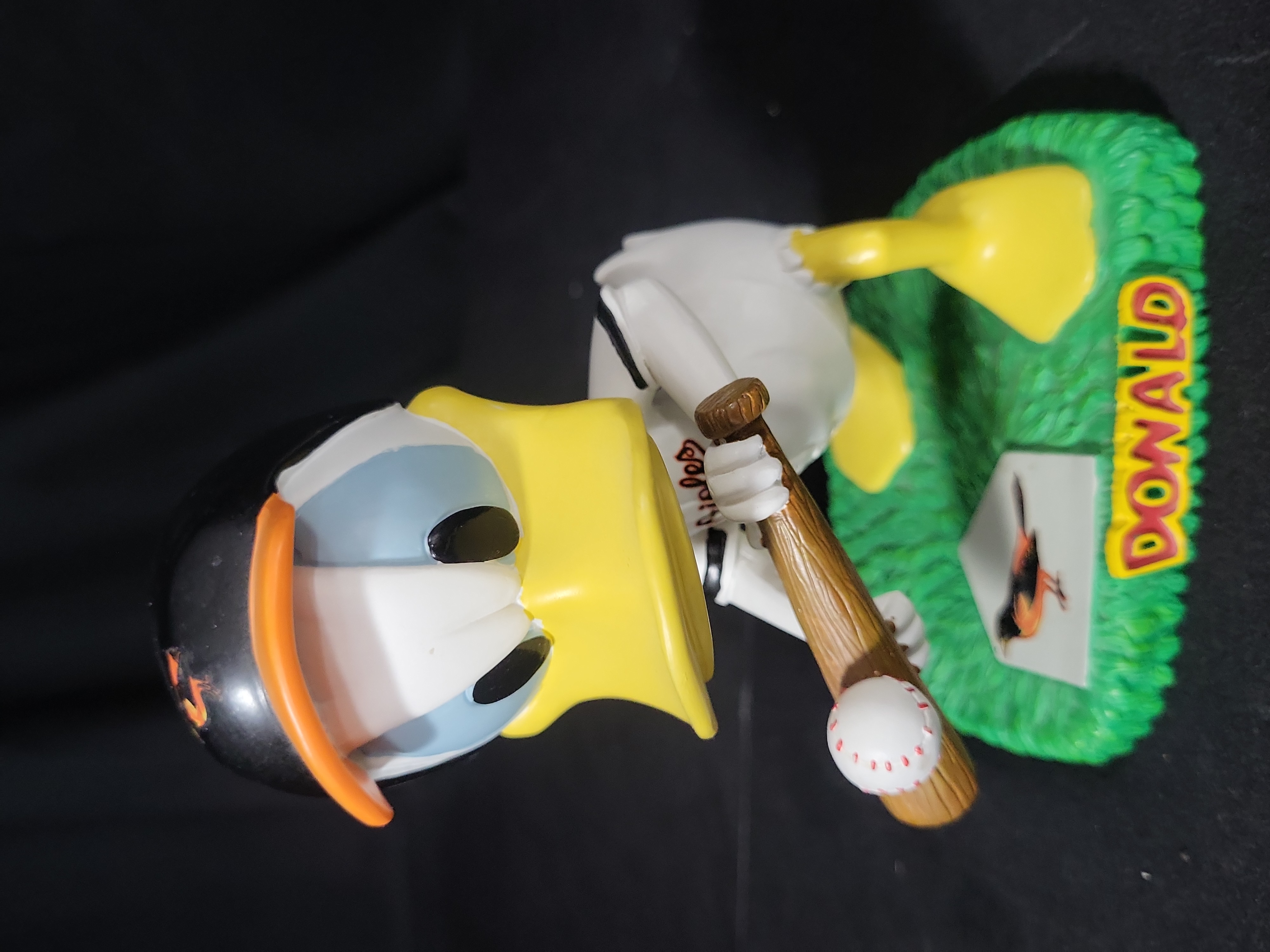 I03216 | Disney Baltimore Orioles Lead Off Donald Duck Bobble Dobbles Figurine