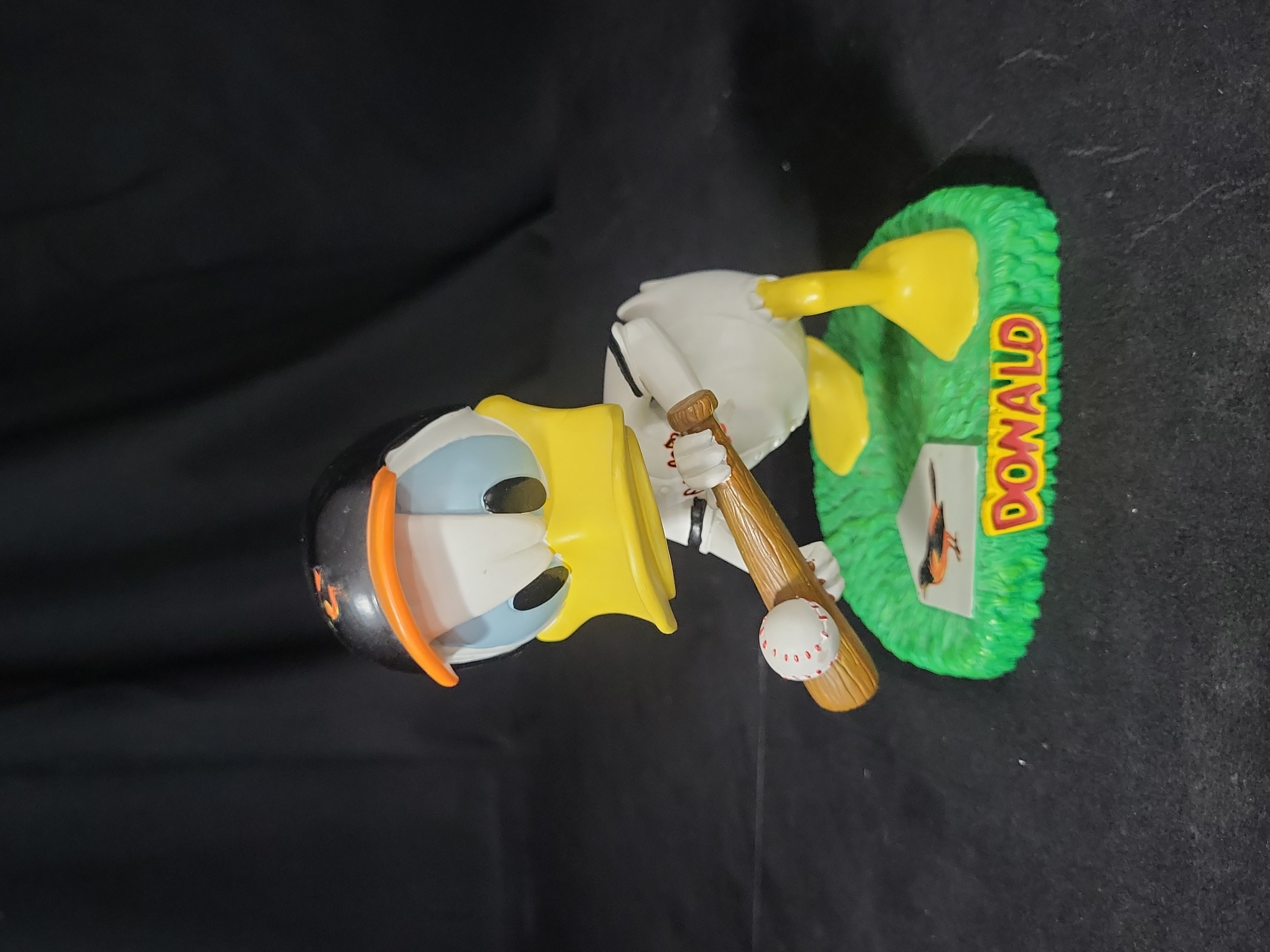 I03216 | Disney Baltimore Orioles Lead Off Donald Duck Bobble Dobbles Figurine