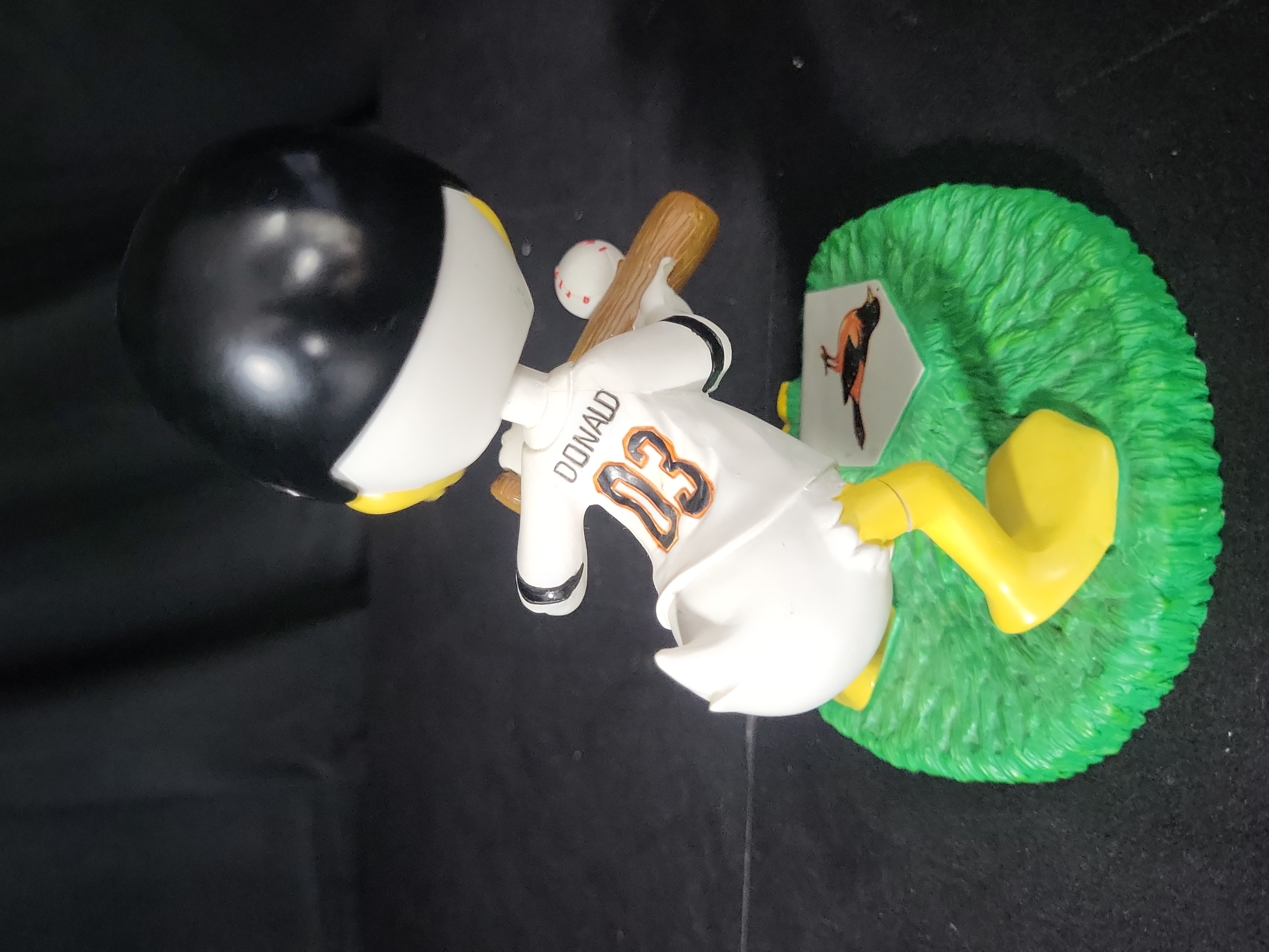 I03216 | Disney Baltimore Orioles Lead Off Donald Duck Bobble Dobbles Figurine