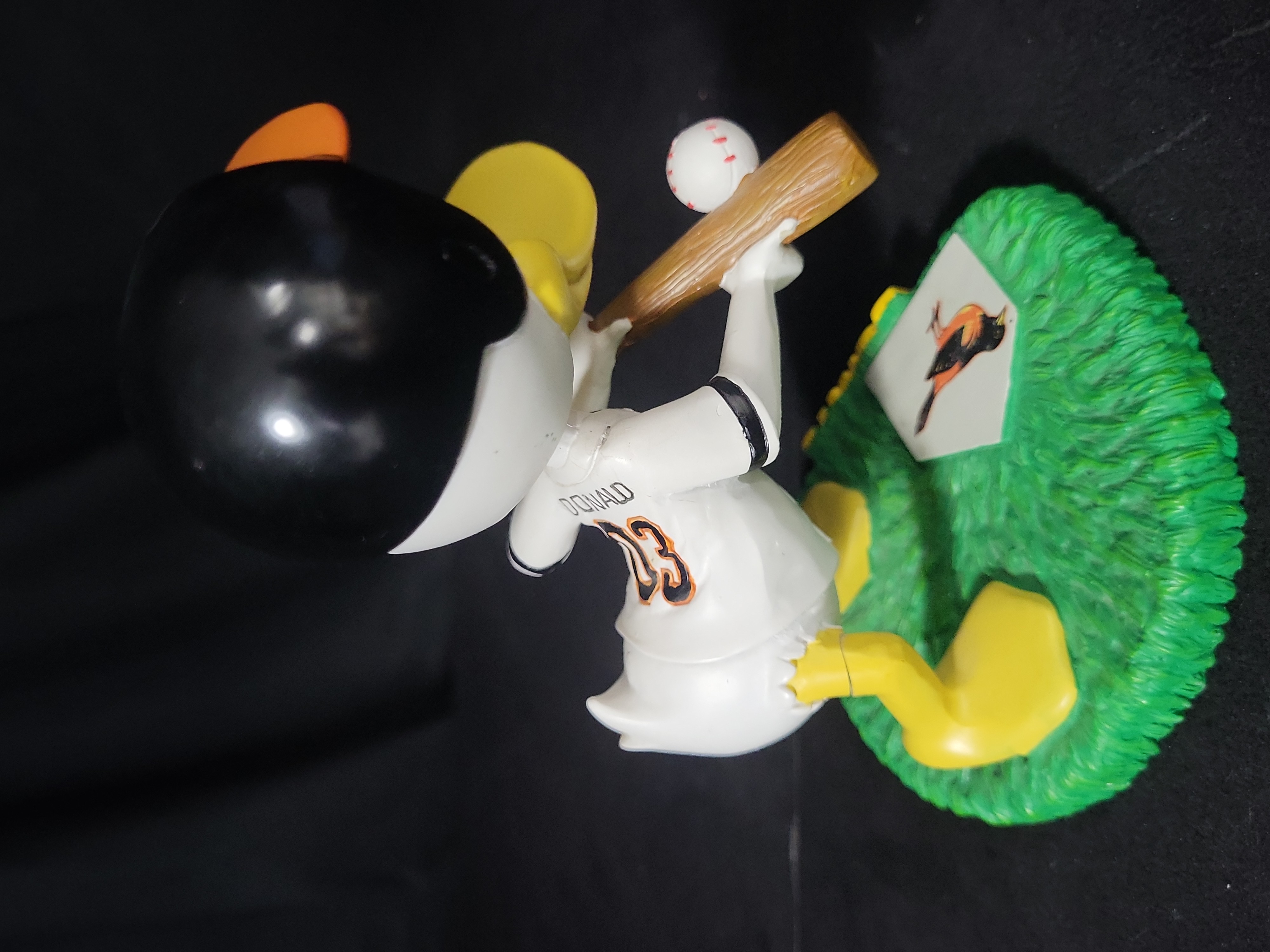 I03216 | Disney Baltimore Orioles Lead Off Donald Duck Bobble Dobbles Figurine