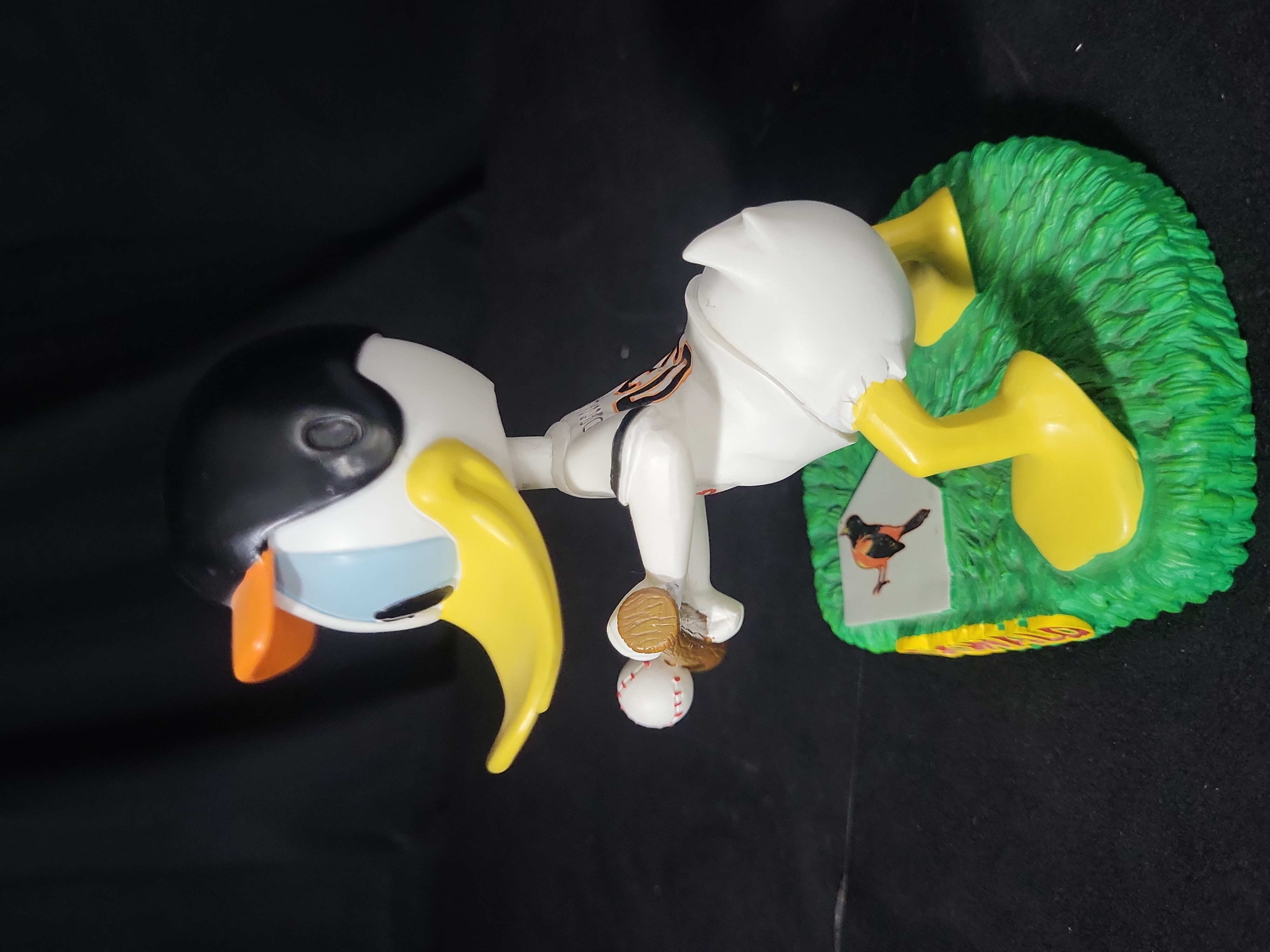 I03216 | Disney Baltimore Orioles Lead Off Donald Duck Bobble Dobbles Figurine