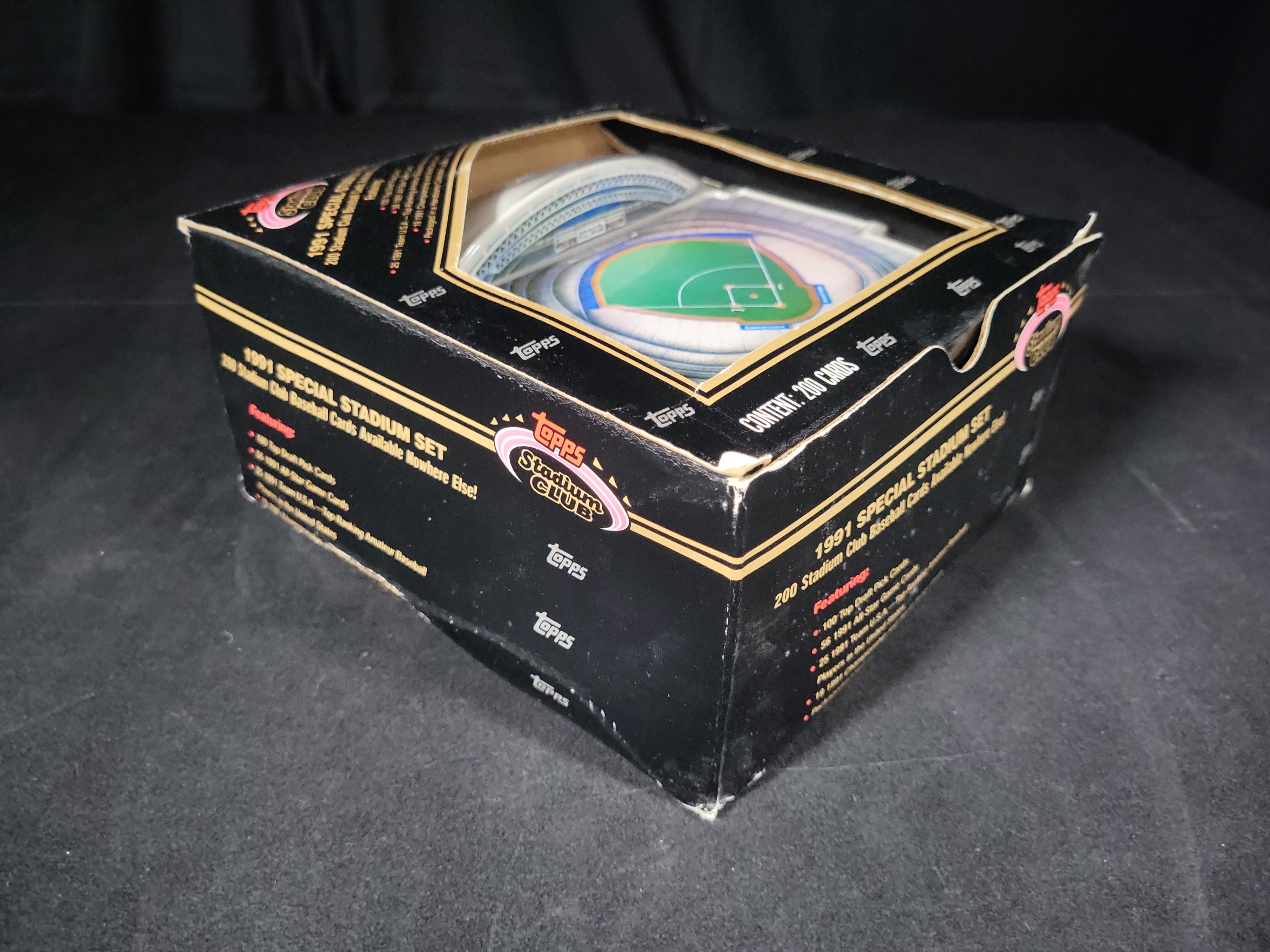 I03576 | 1991 Topps Stadium Club Special Stadium Set of 200 Baseball Cards in SkyDome Display
