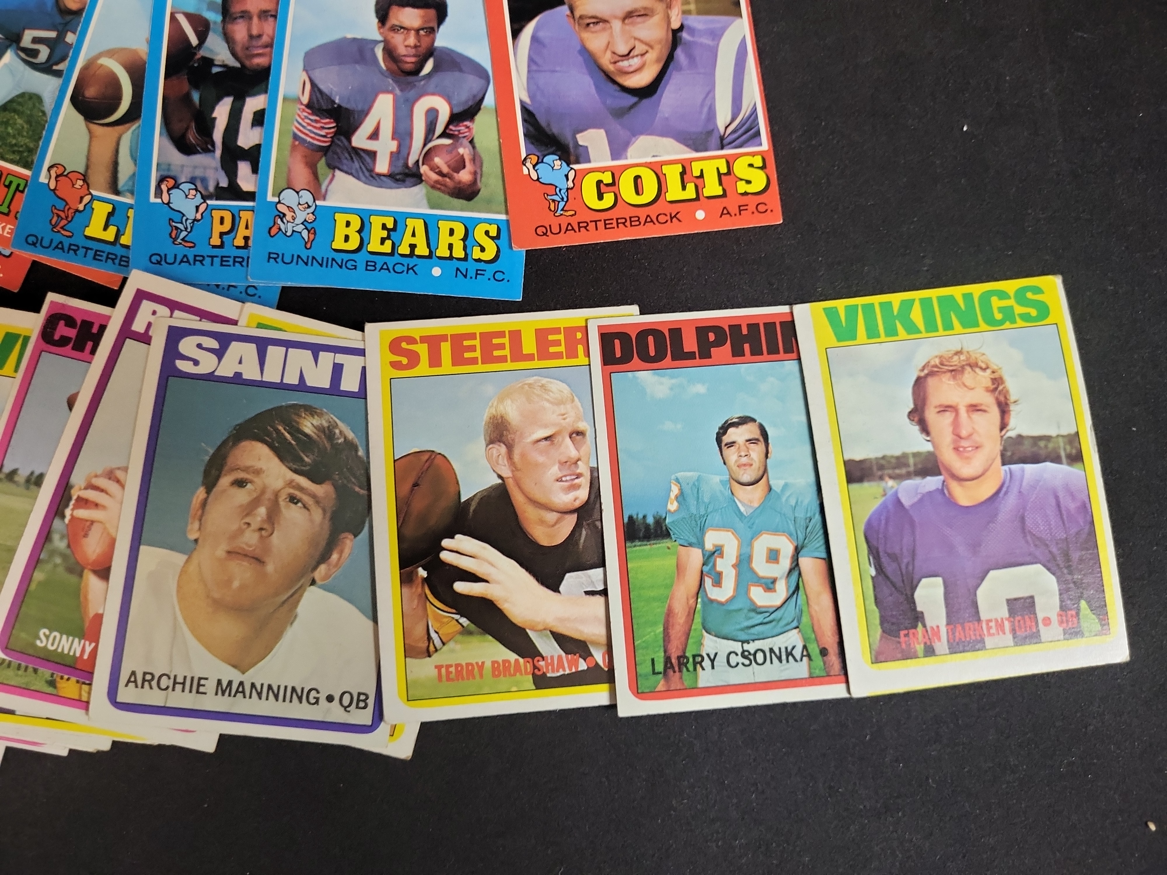 I03873 | A Collection of 1971-1973 Topps Football Cards Featuring Hall of Famers and Rookies