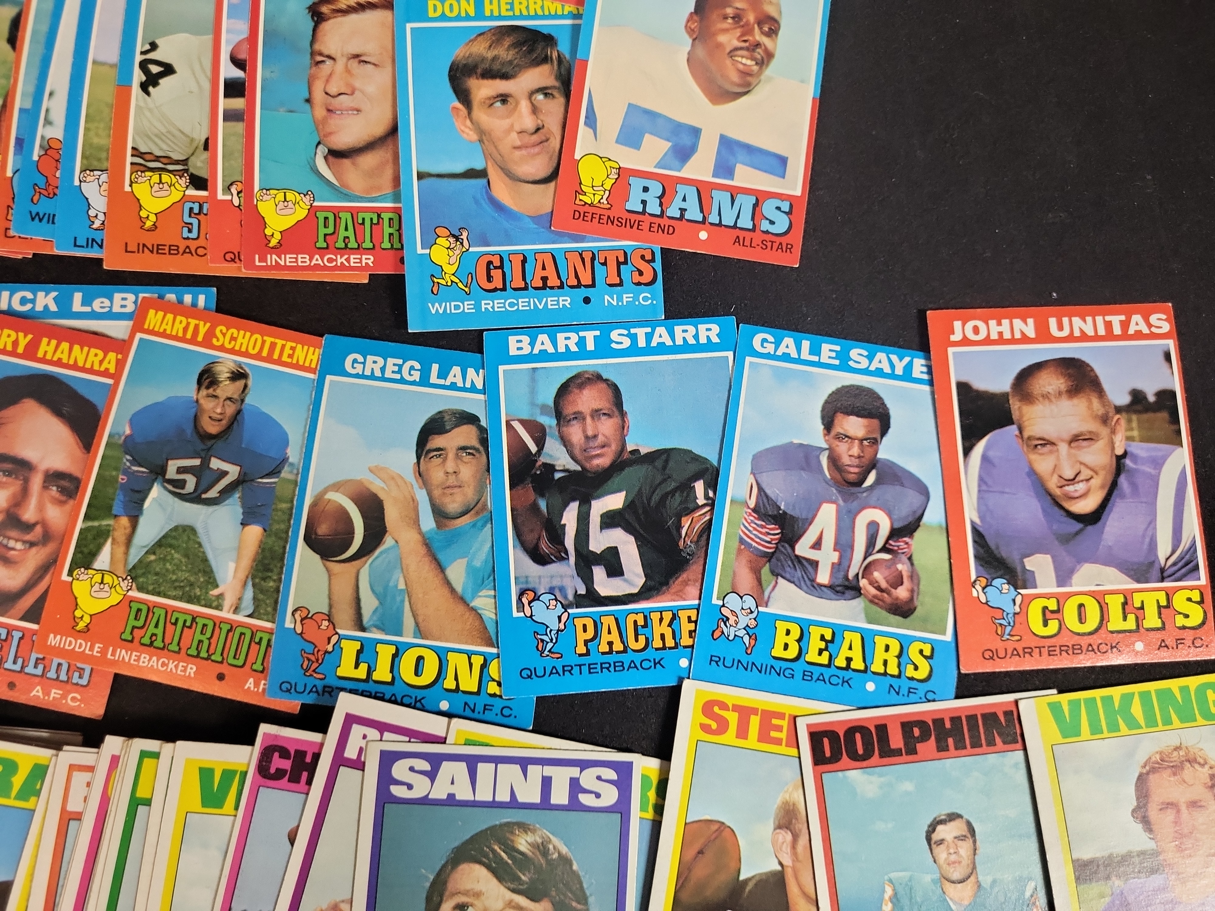 I03873 | A Collection of 1971-1973 Topps Football Cards Featuring Hall of Famers and Rookies