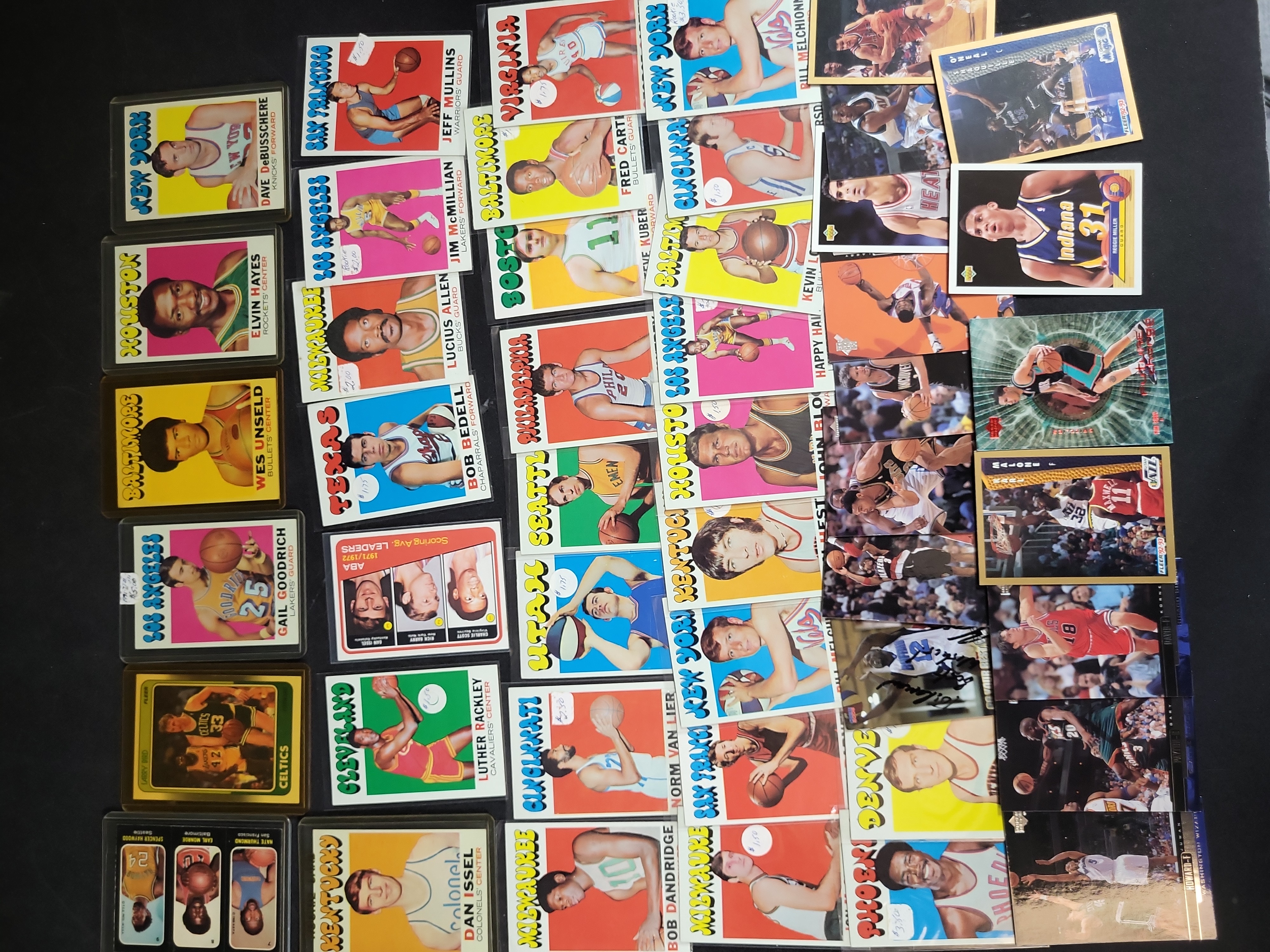 I03887 | A Collection of Vintage and Modern Basketball Trading Cards Featuring Hall of Famers and Rookie Cards
