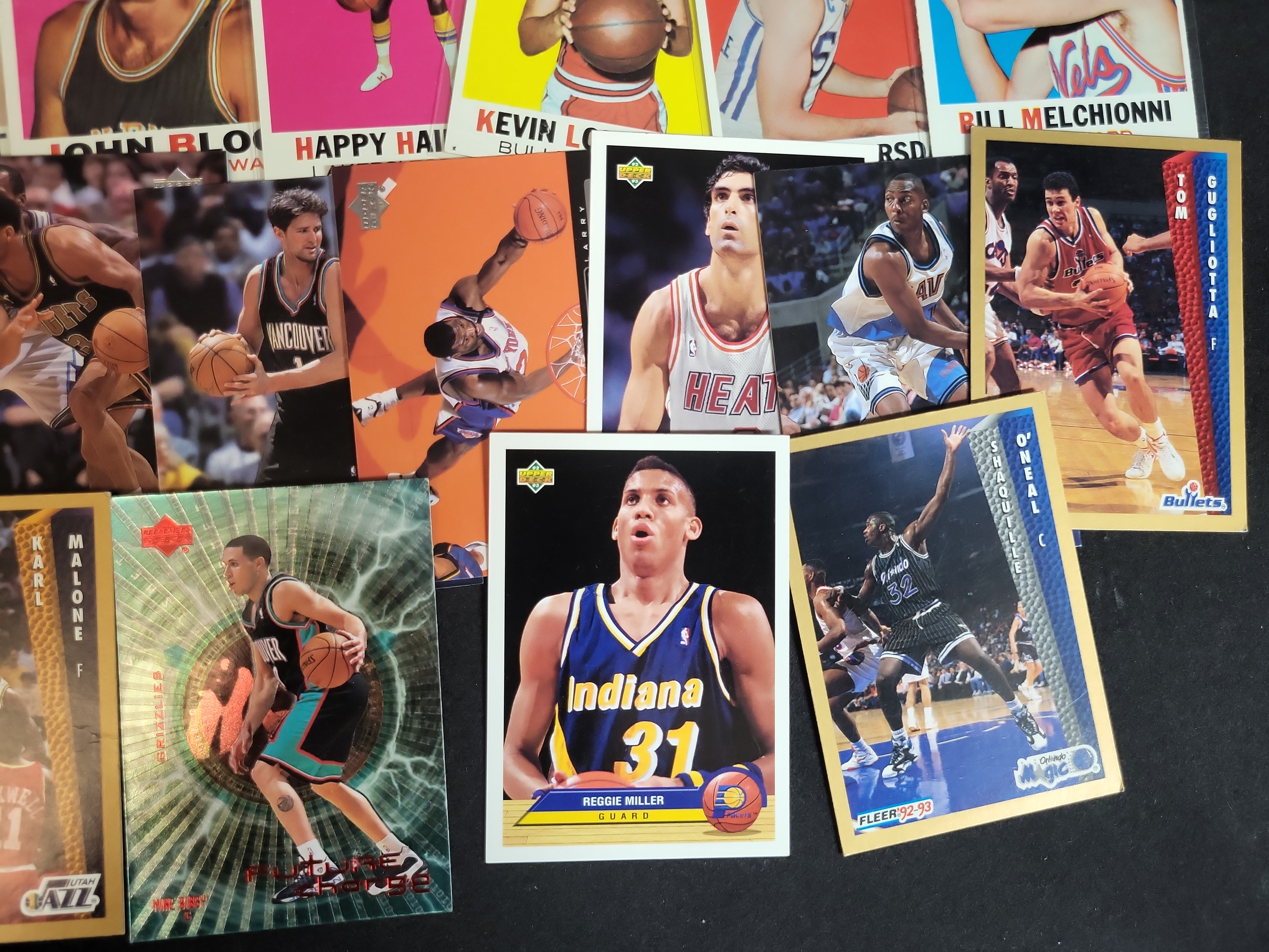 I03887 | A Collection of Vintage and Modern Basketball Trading Cards Featuring Hall of Famers and Rookie Cards