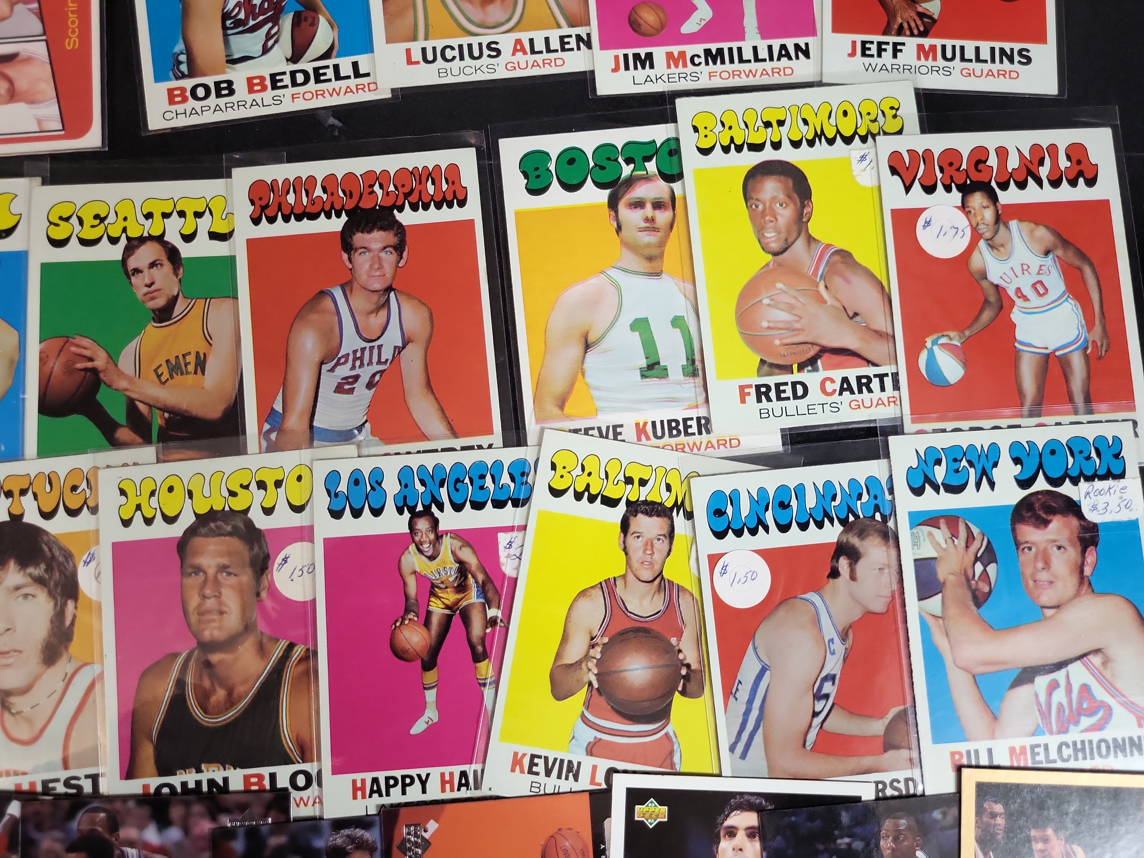 I03887 | A Collection of Vintage and Modern Basketball Trading Cards Featuring Hall of Famers and Rookie Cards