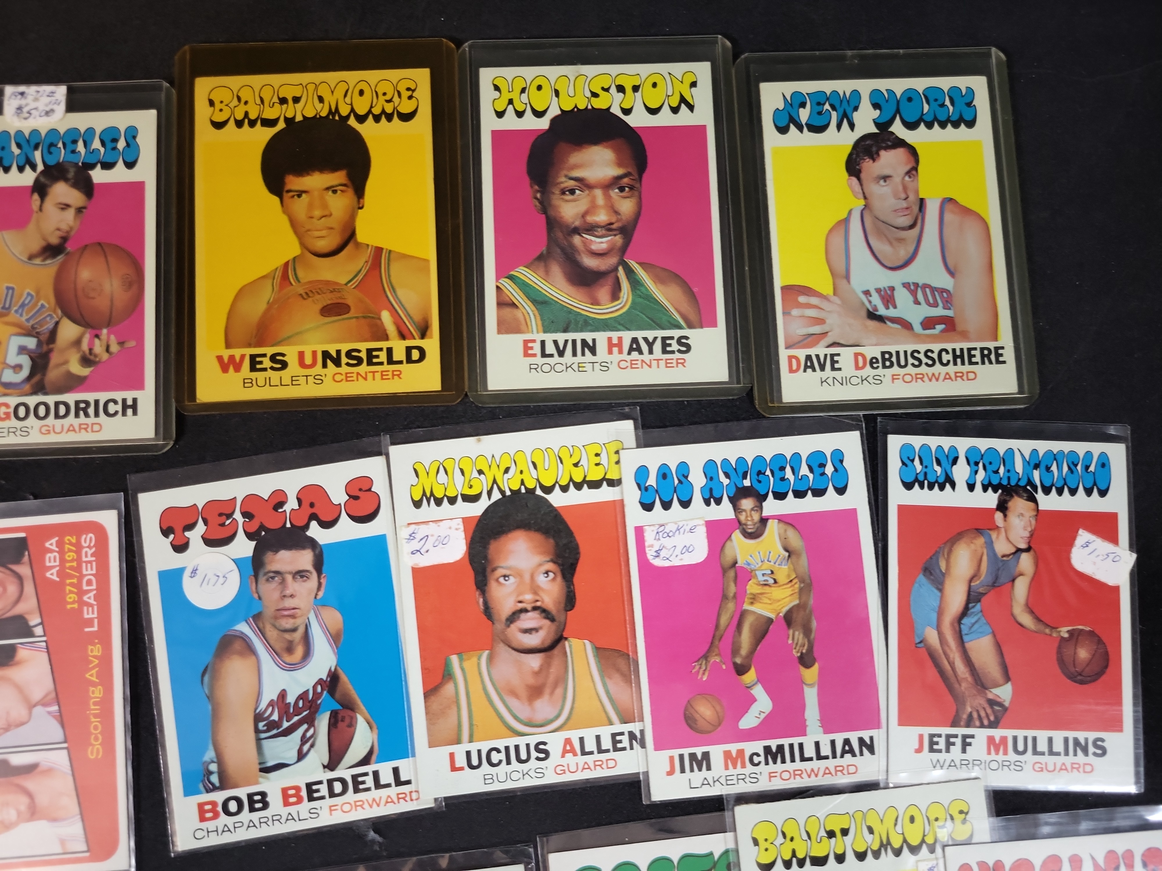 I03887 | A Collection of Vintage and Modern Basketball Trading Cards Featuring Hall of Famers and Rookie Cards
