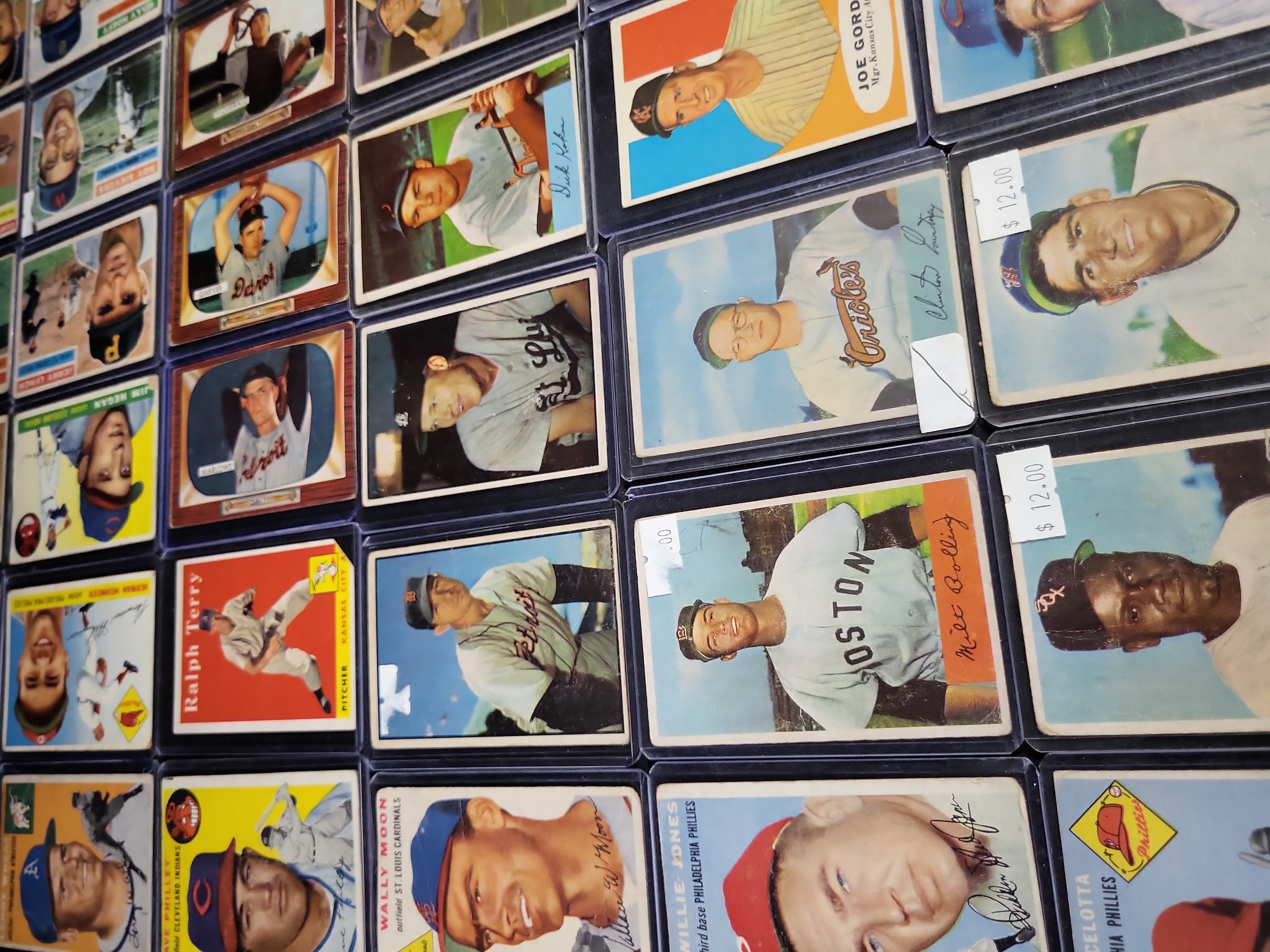 I03835 | A Collection of Vintage 1950s Topps and Bowman Baseball Cards