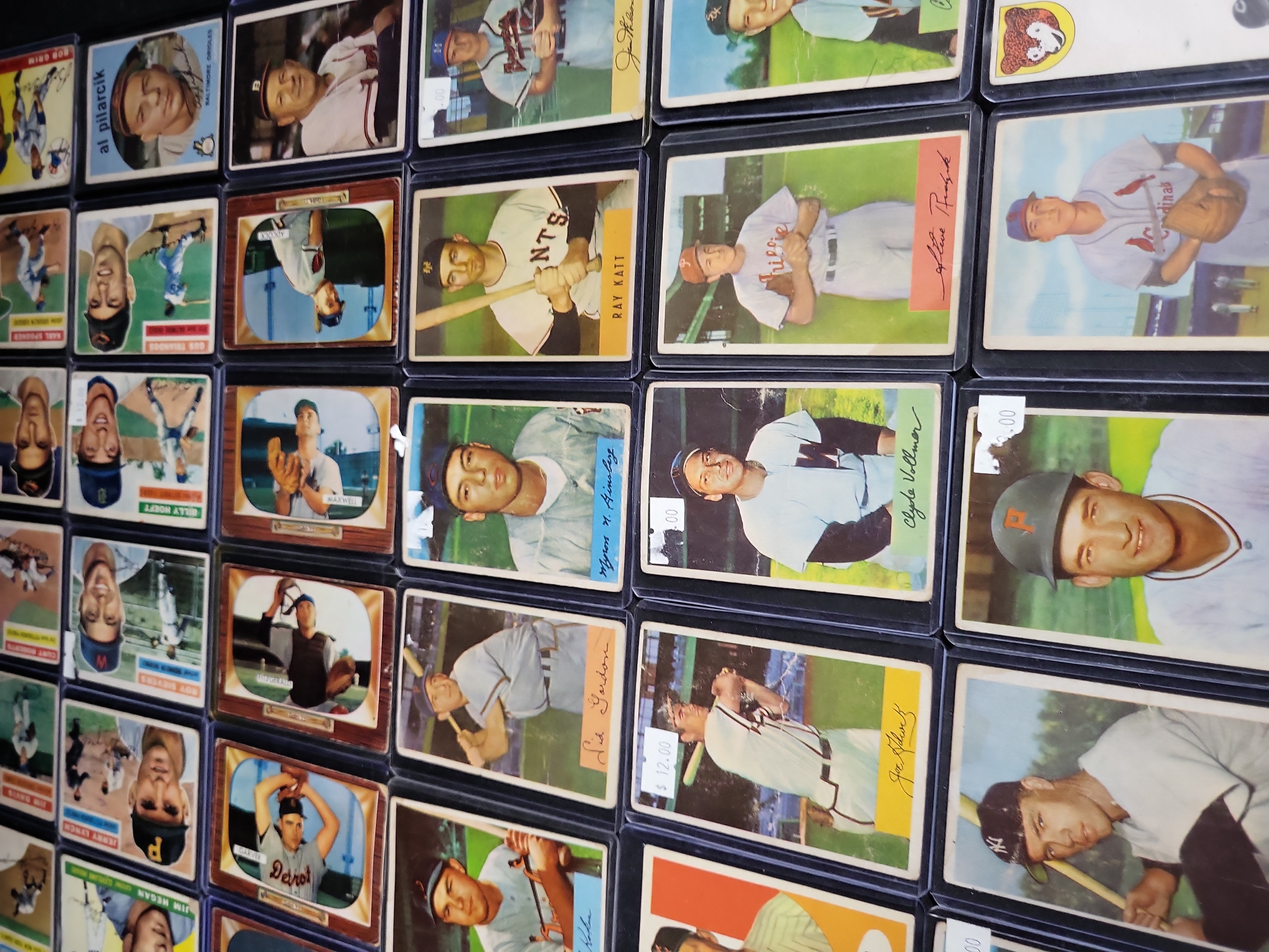 I03835 | A Collection of Vintage 1950s Topps and Bowman Baseball Cards