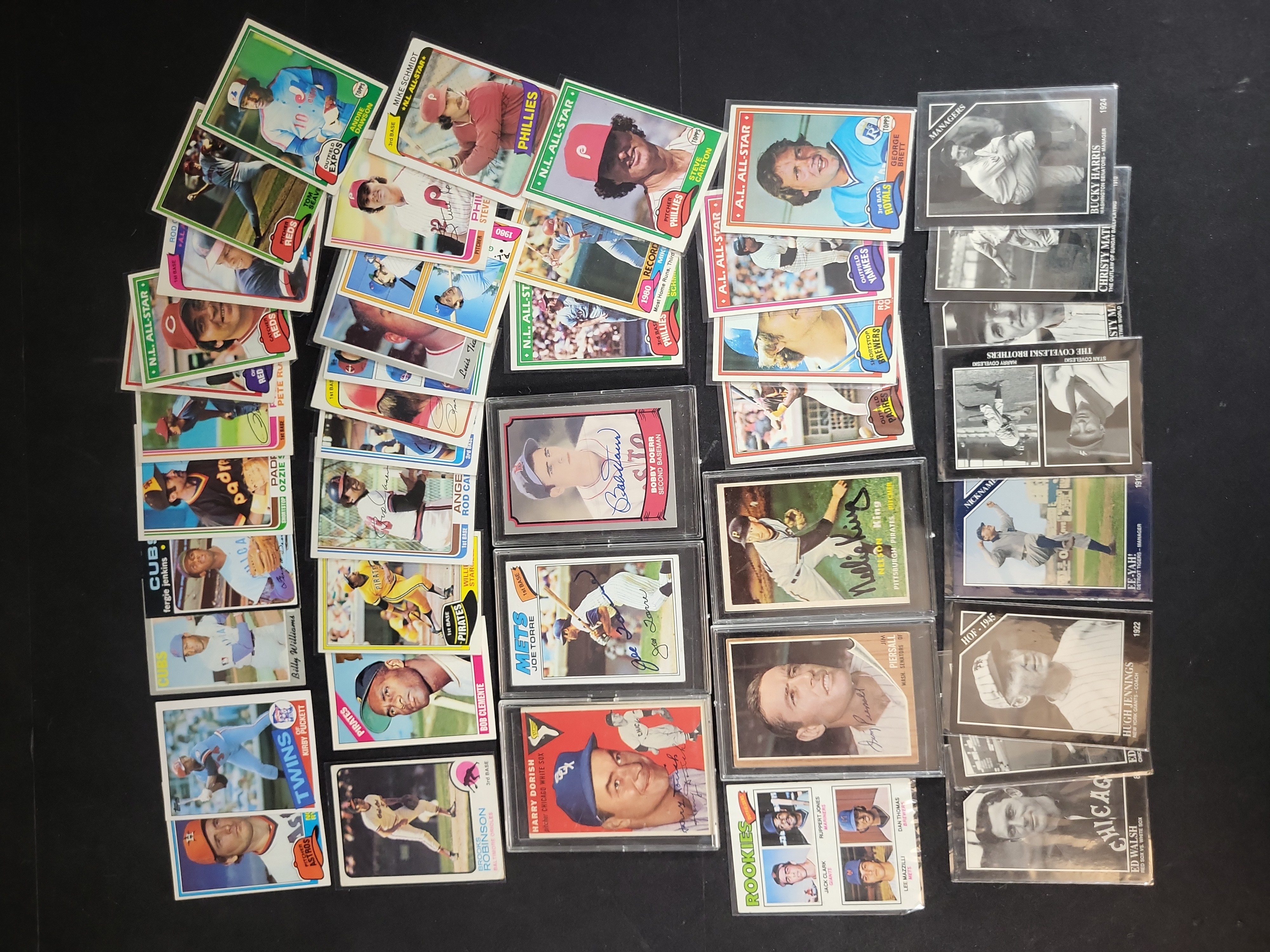 I03085 | A Collection of Vintage Topps Baseball Trading Cards Featuring Hall of Fame Stars and Rookies