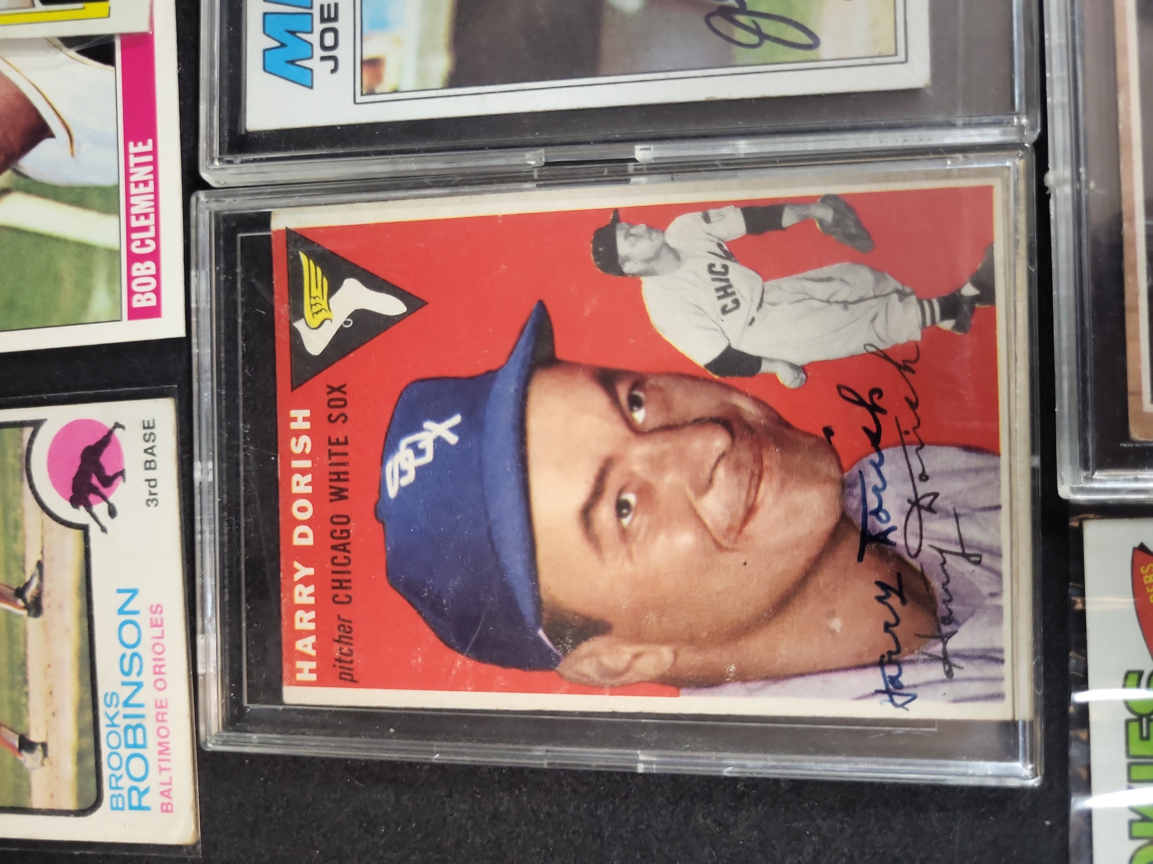 I03085 | A Collection of Vintage Topps Baseball Trading Cards Featuring Hall of Fame Stars and Rookies