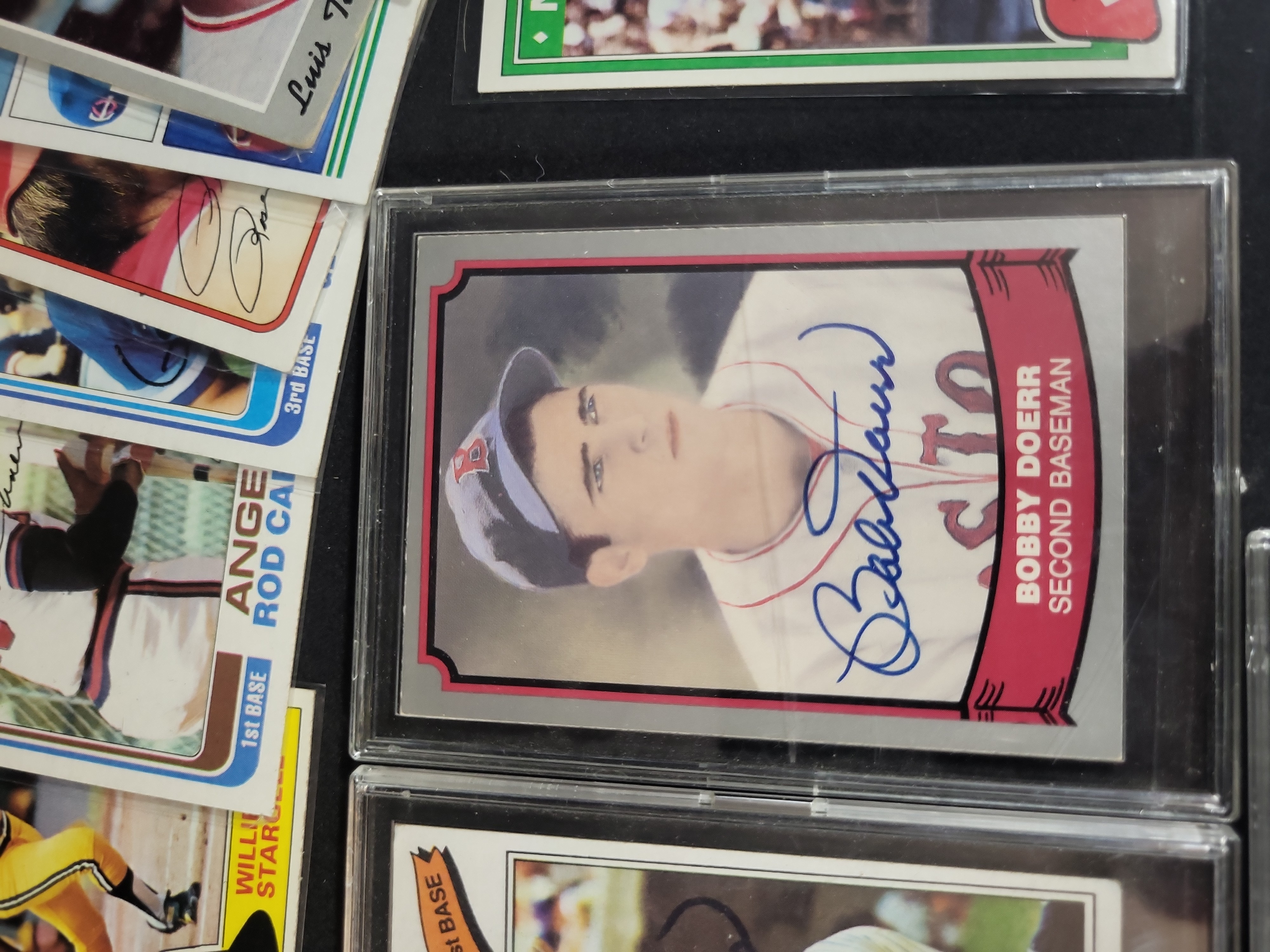 I03085 | A Collection of Vintage Topps Baseball Trading Cards Featuring Hall of Fame Stars and Rookies
