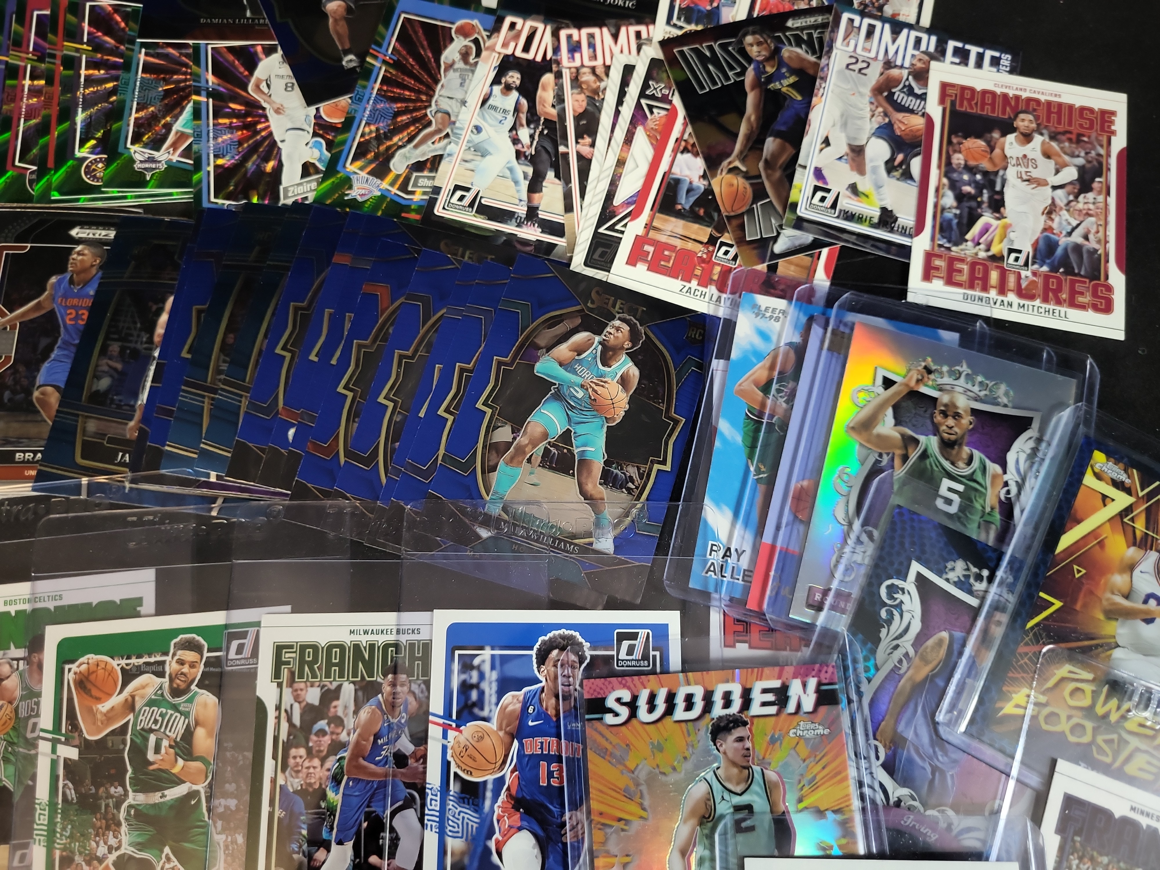 I03648 | A Collection of NBA Trading Cards Featuring Modern Panini Parallels, Rookies, and 1999-2000 Upper Deck Binder