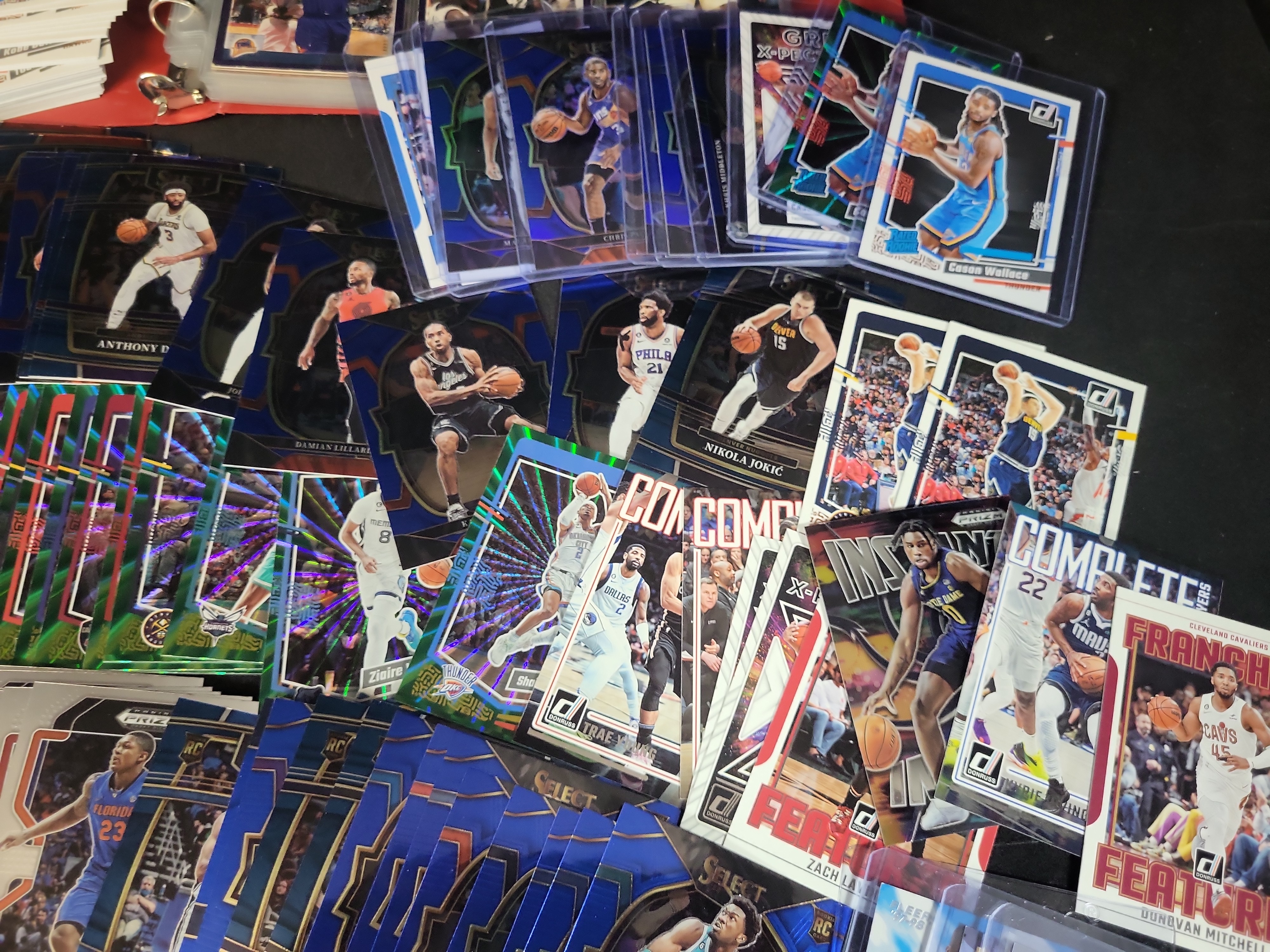 I03648 | A Collection of NBA Trading Cards Featuring Modern Panini Parallels, Rookies, and 1999-2000 Upper Deck Binder