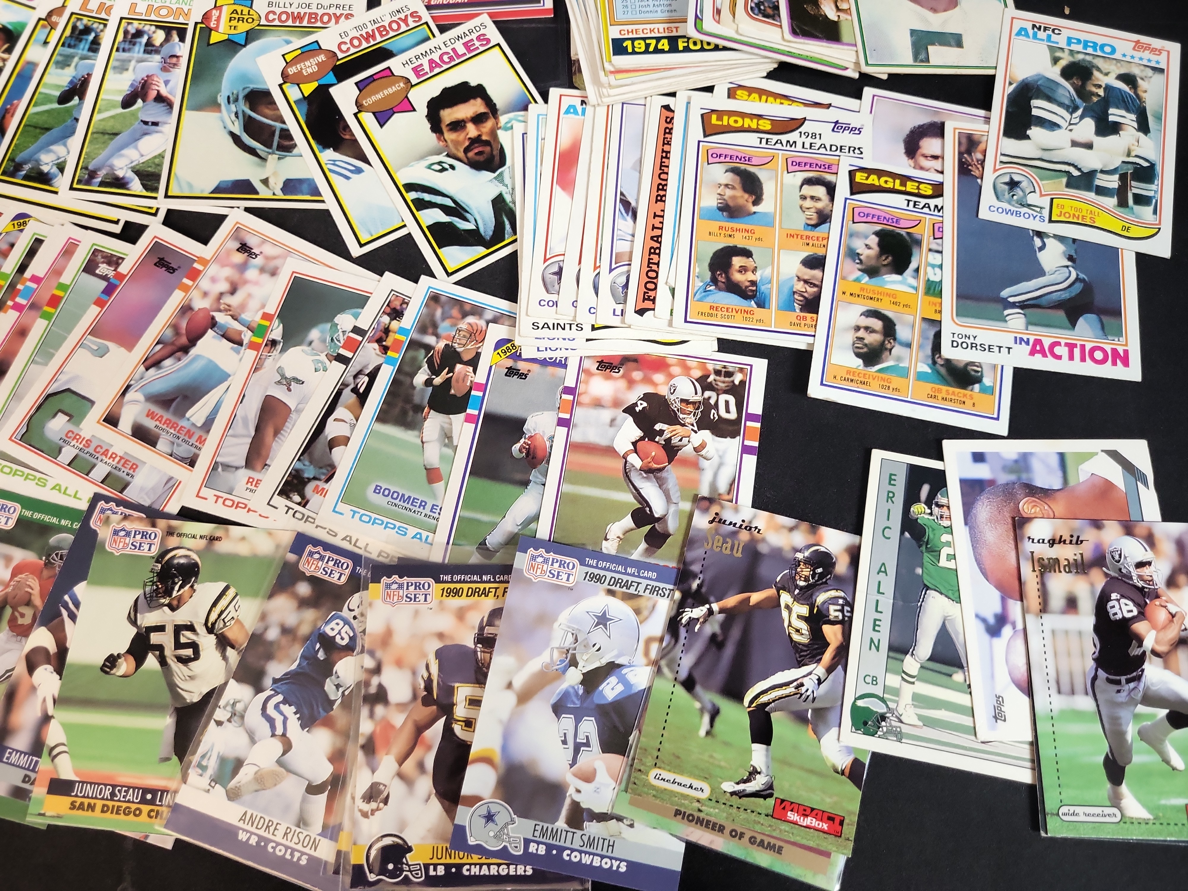 I03871 | A Collection of NFL Trading Cards from the 1970s to 1990s Featuring Rookie Cards and Hall of Famers