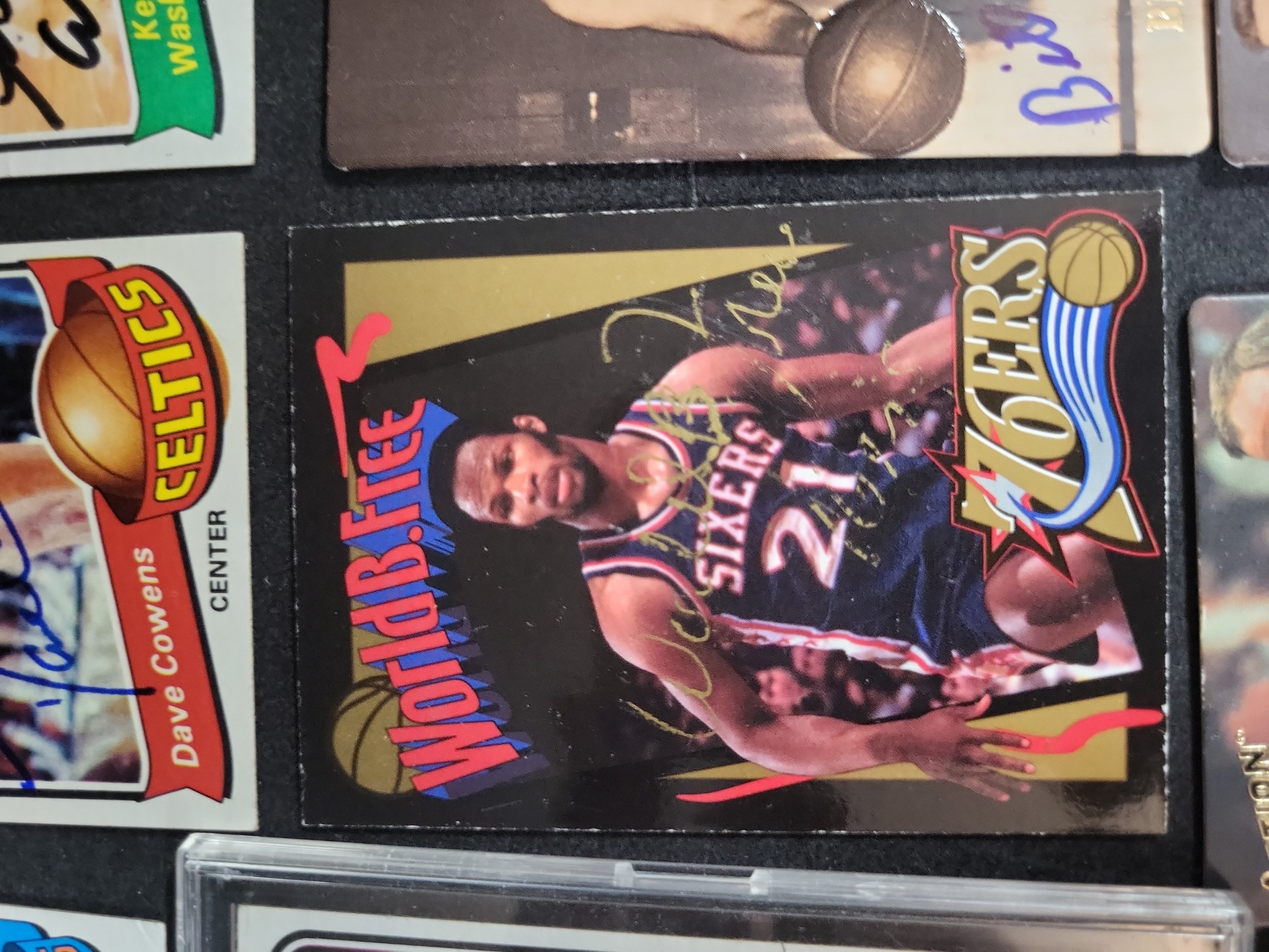 I03080 | A Lot of Eleven Autographed Basketball Cards Featuring Hall of Fame Players and Coaches