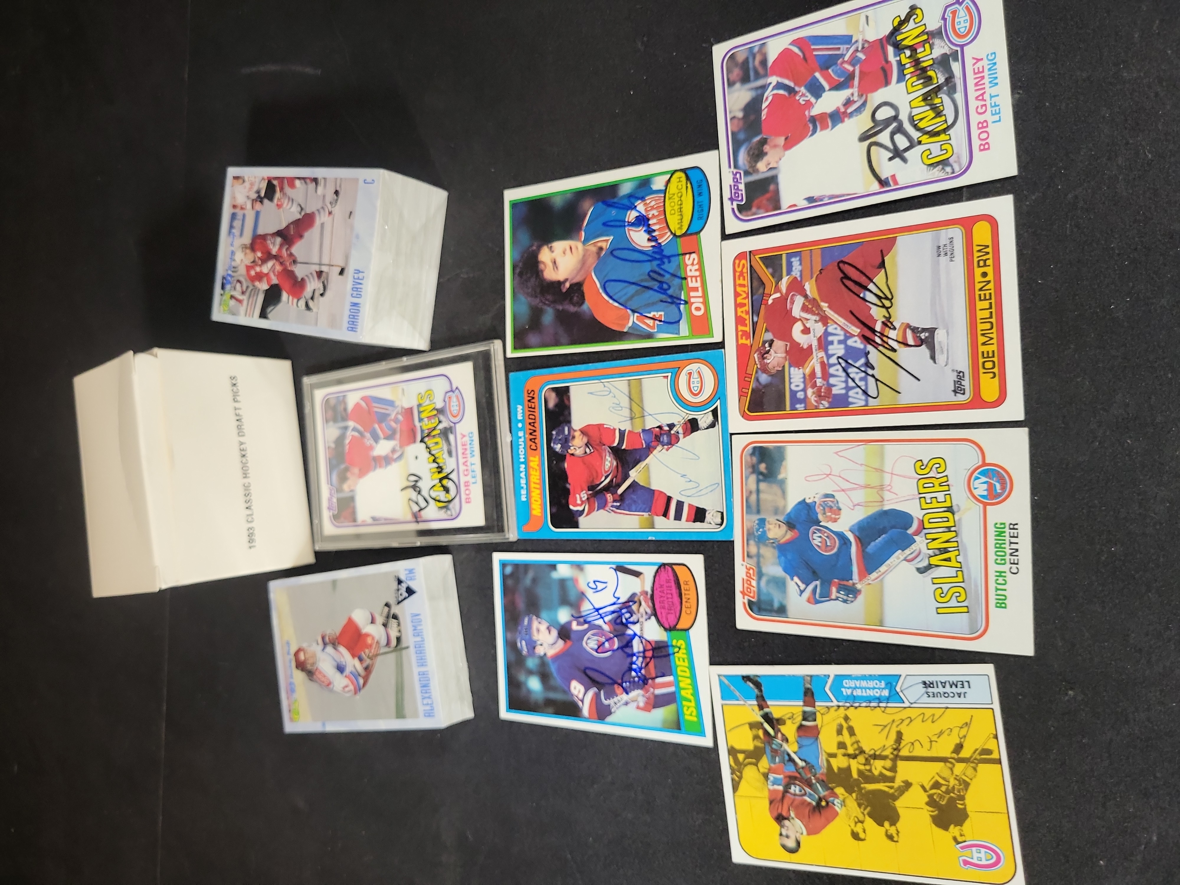I03084 | A Group of Eight Vintage Autographed Topps Hockey Cards and One 1993 Classic Hockey Draft Picks Boxed Set
