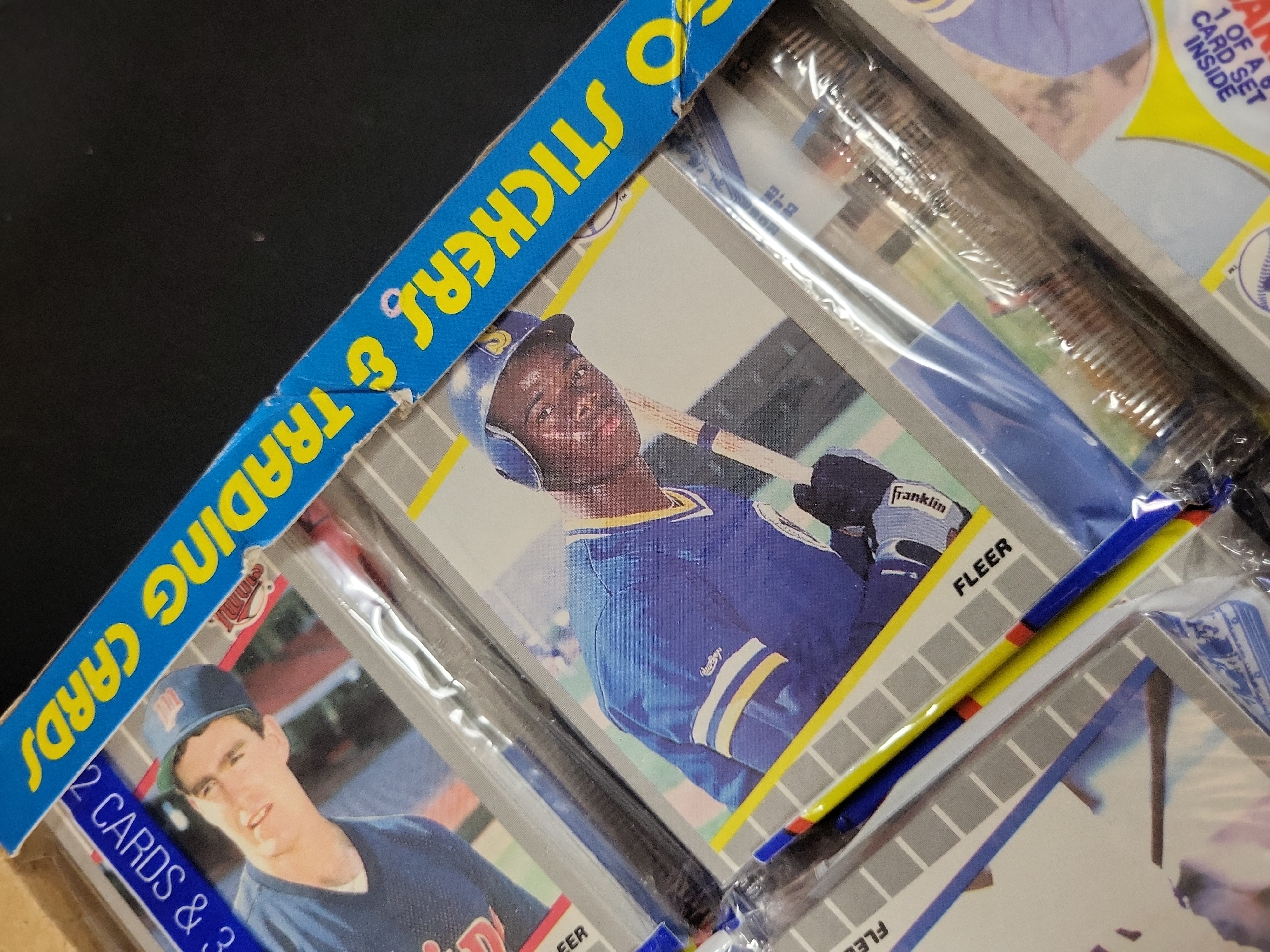 I03247 | 1989 Fleer Baseball Logo Stickers and Trading Cards Cello Box of 24 Packs with Visible Ken Griffey Jr. Rookie Card