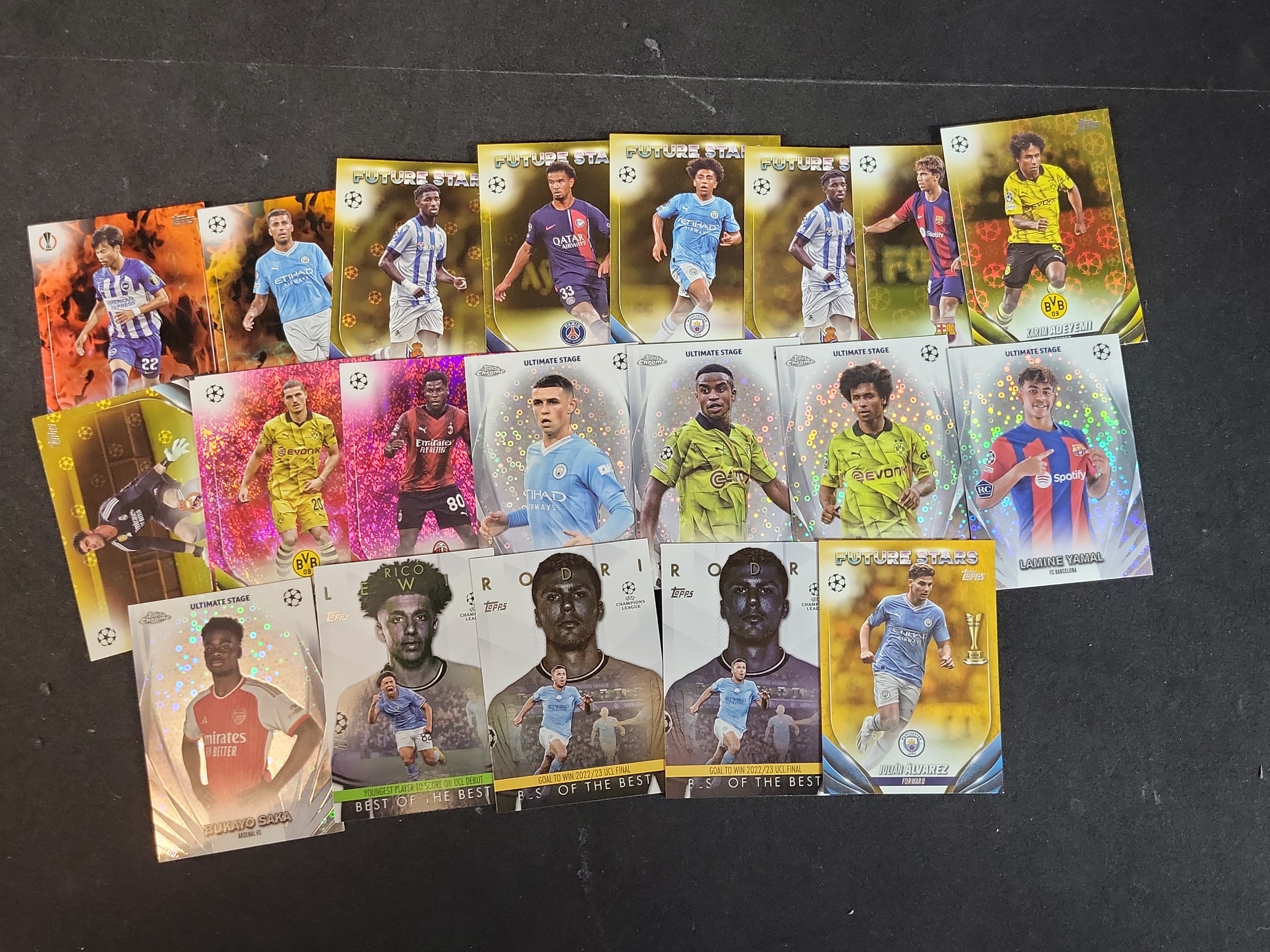 I03656 | A Collection of 20 2023-24 Topps UEFA Club Competitions Soccer Trading Cards