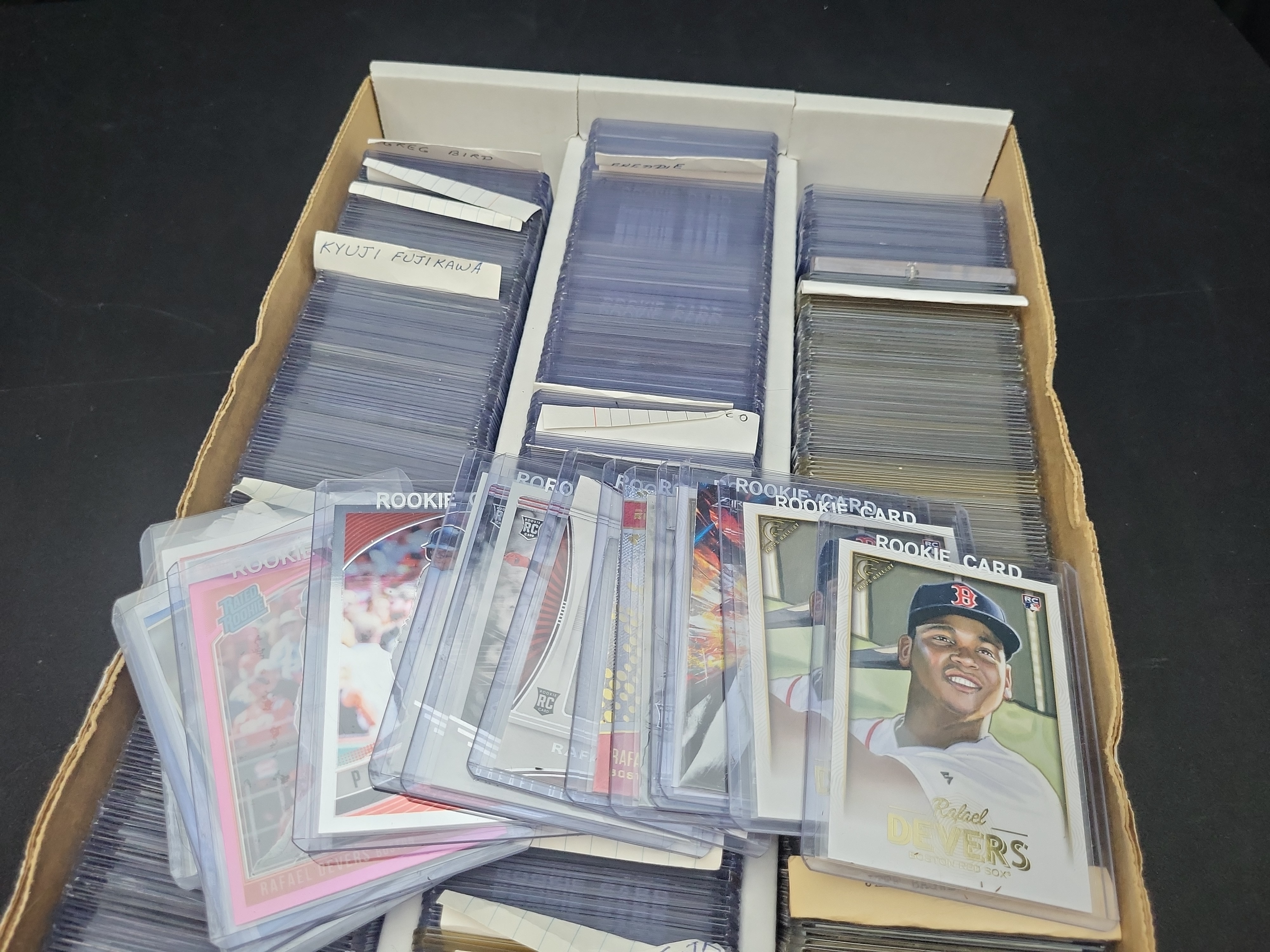 I03316 | An Assortment of Modern and Vintage Baseball Trading Cards in Protective Top-Loaders