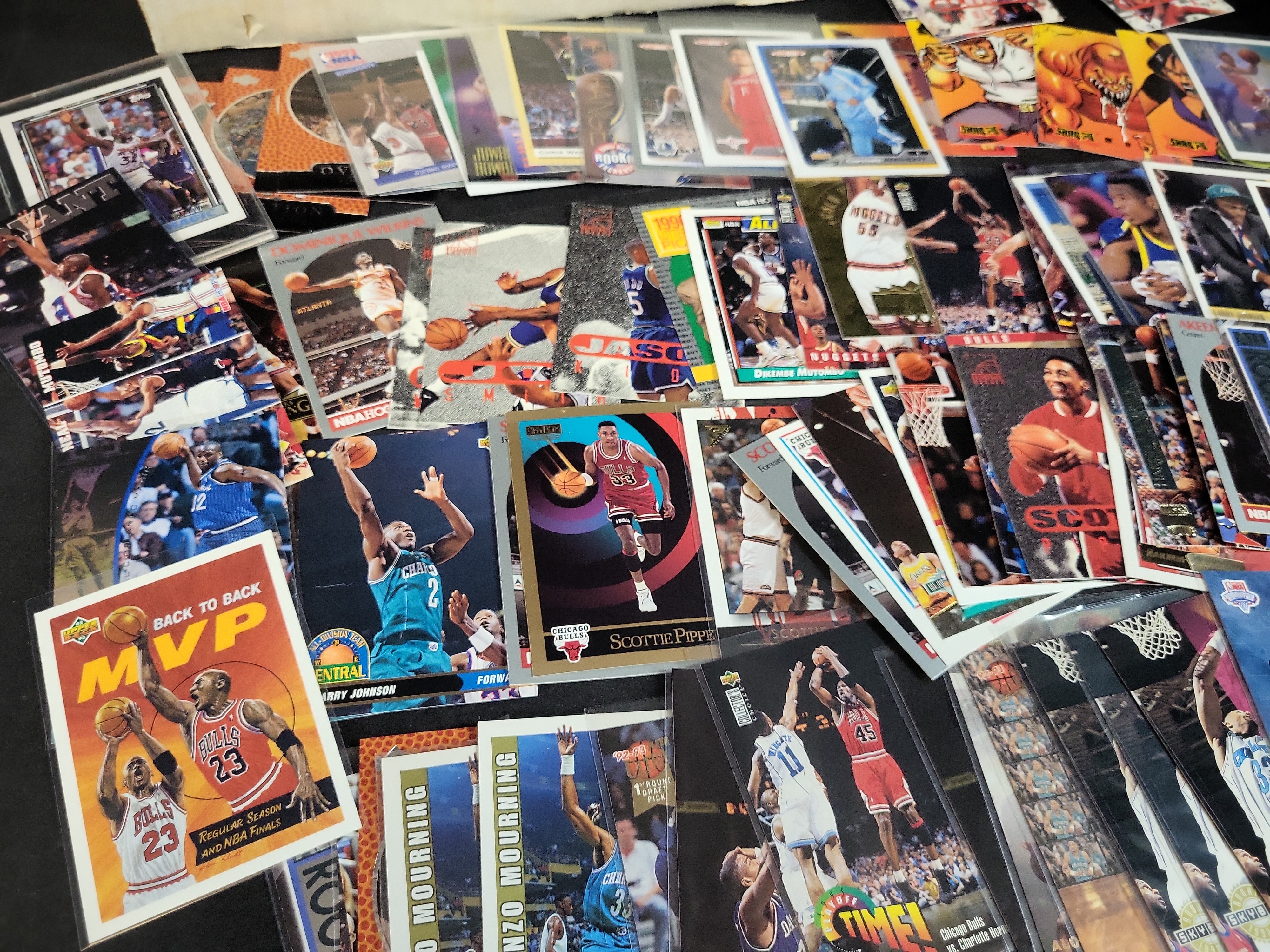 I03802 | A Large Collection of Vintage and Modern NBA Basketball Trading Cards