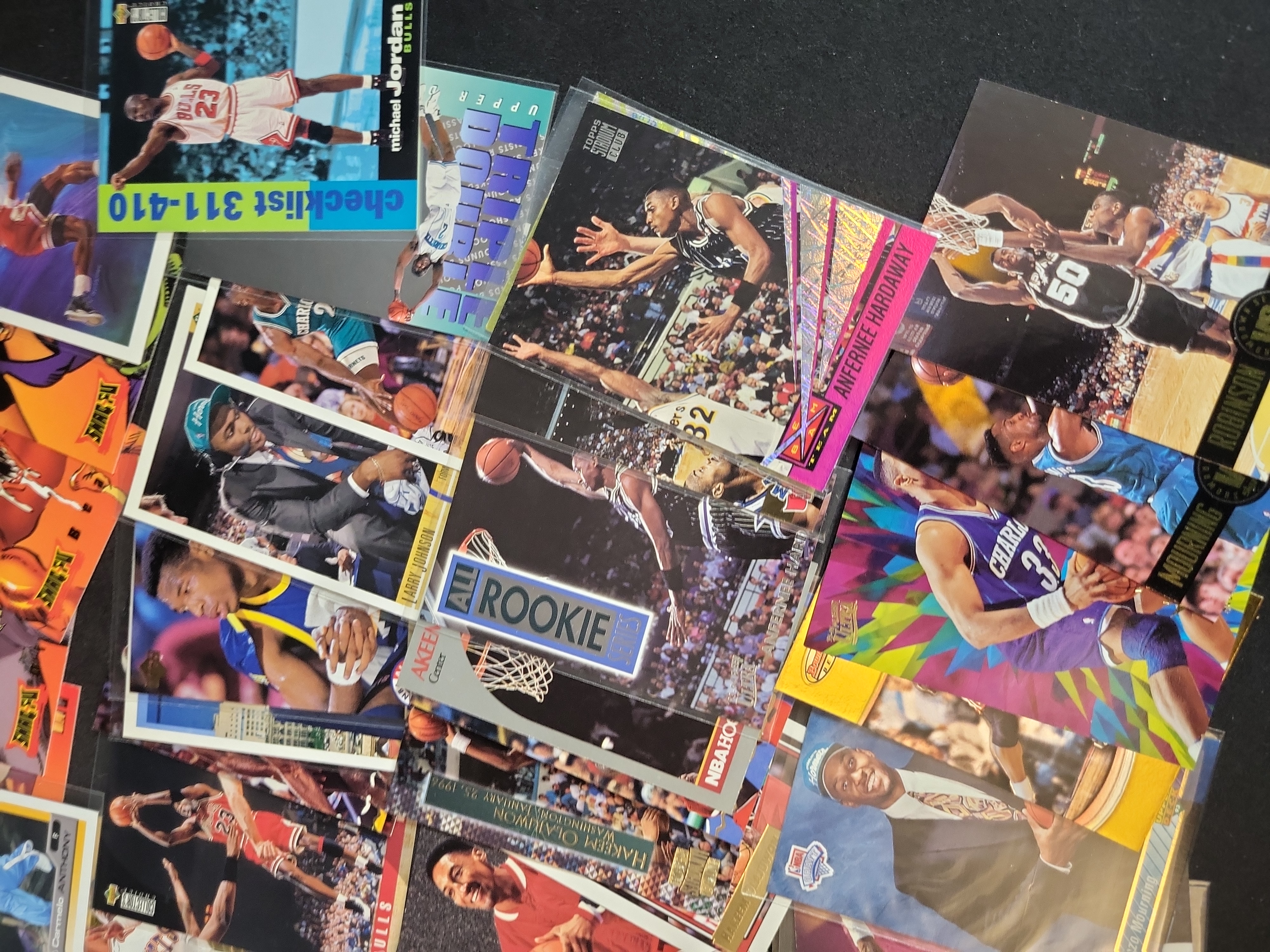 I03802 | A Large Collection of Vintage and Modern NBA Basketball Trading Cards