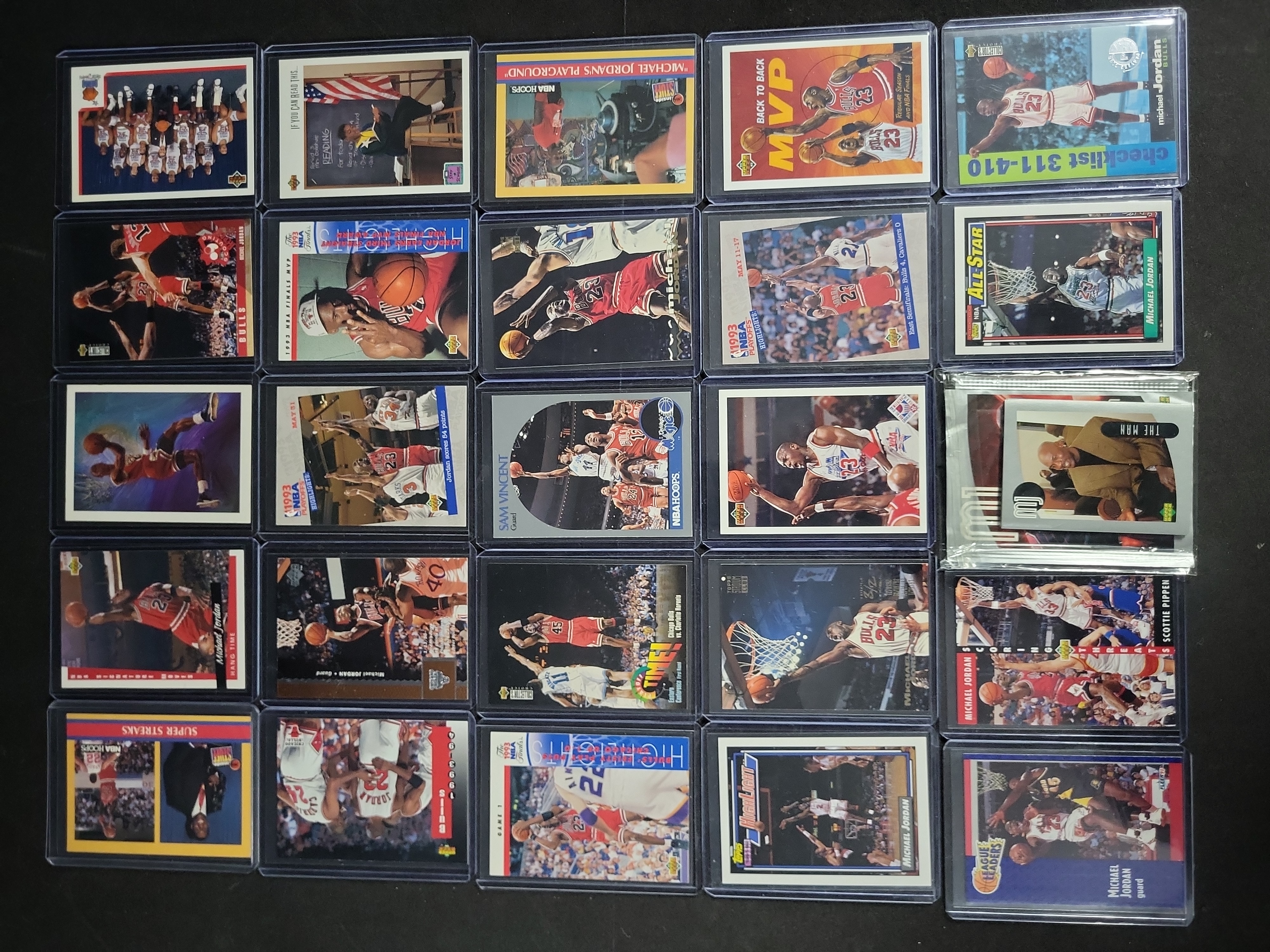 I03816 | A Collection of Vintage Michael Jordan Chicago Bulls Basketball Trading Cards