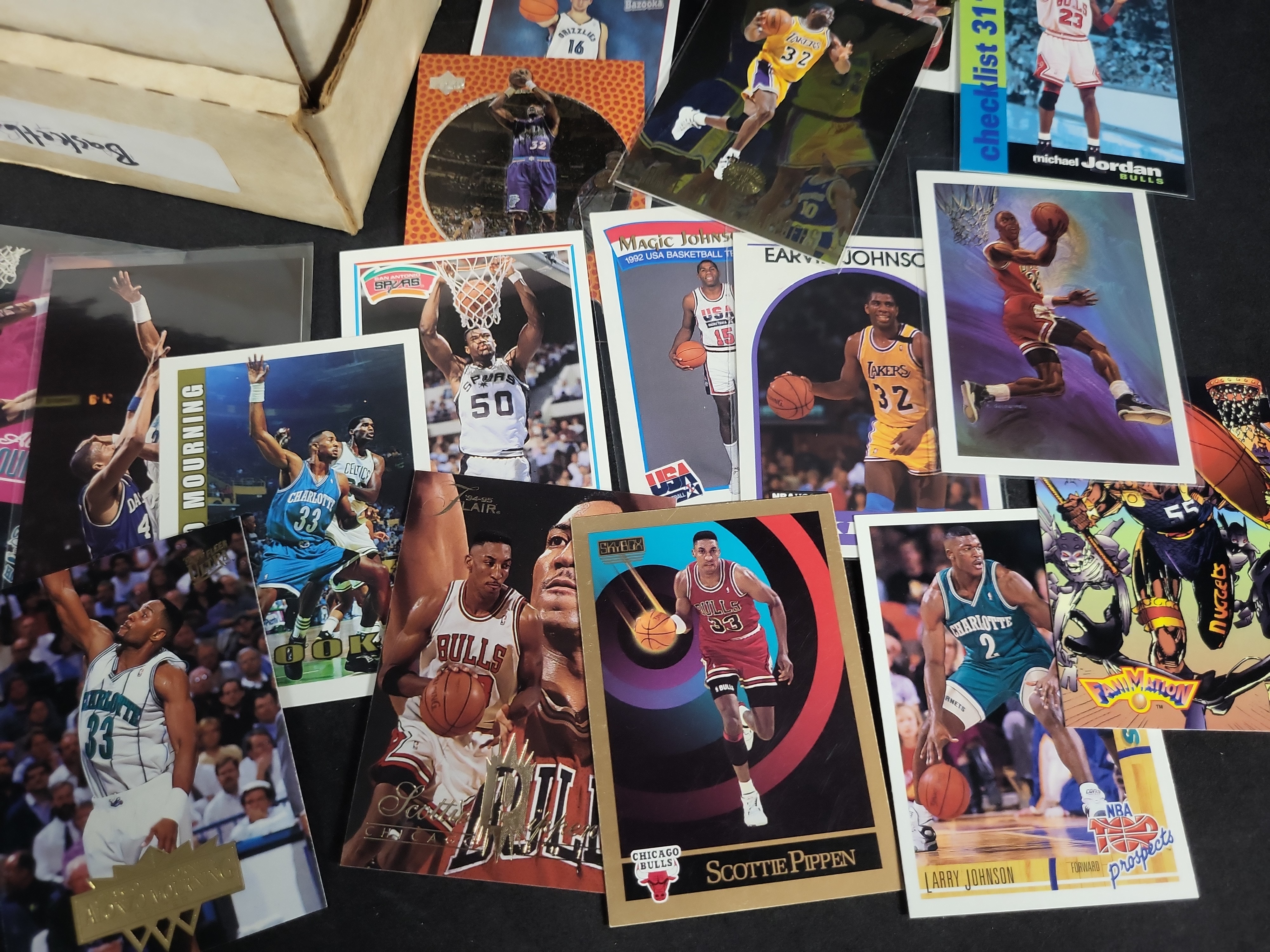 I03822 | An Assortment of Vintage 1990s Basketball Trading Cards Featuring Michael Jordan and Scottie Pippen