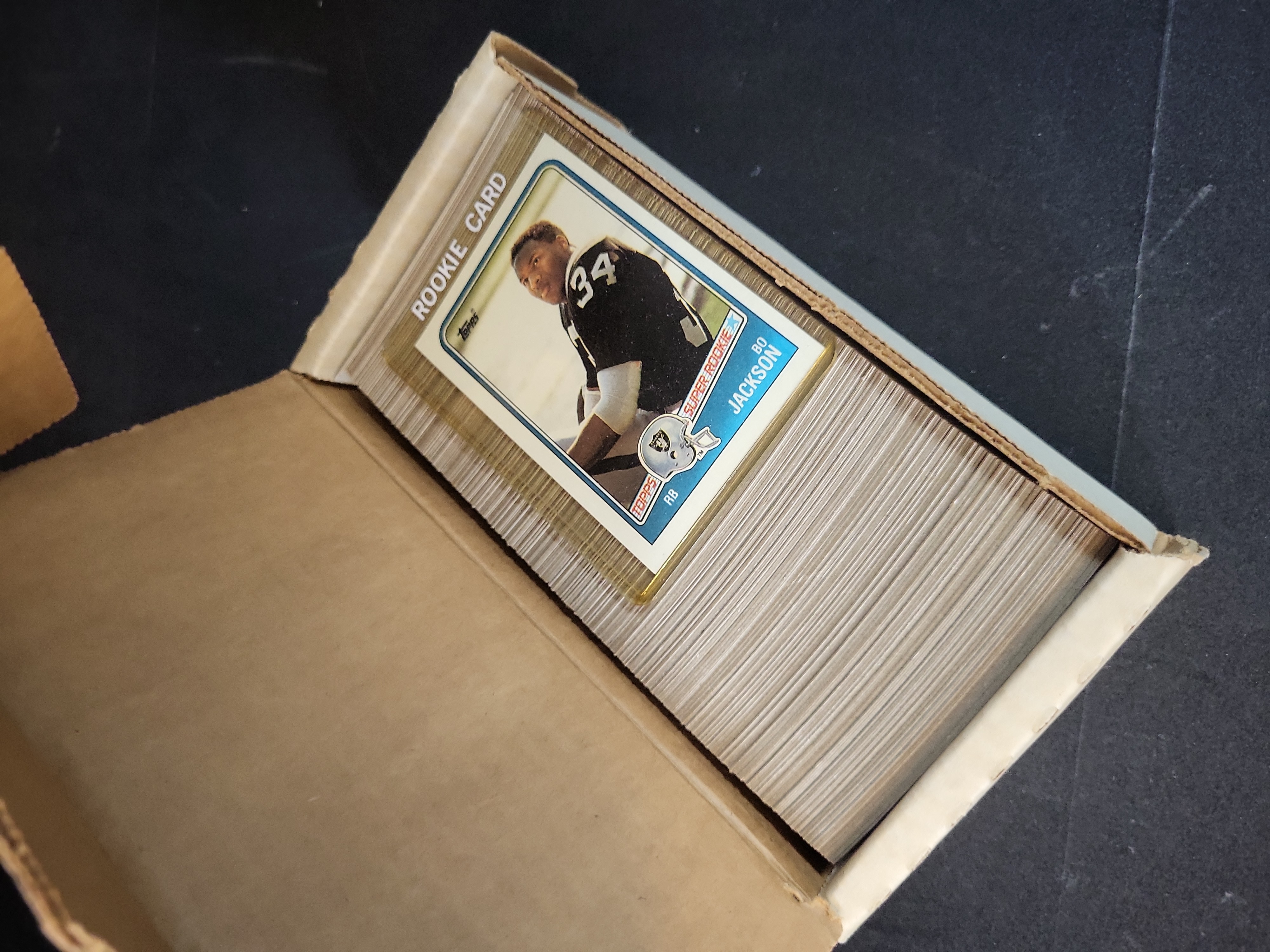 I03262 | 1988 Topps Football Complete Set of 396 Trading Cards Featuring Bo Jackson Rookie Card