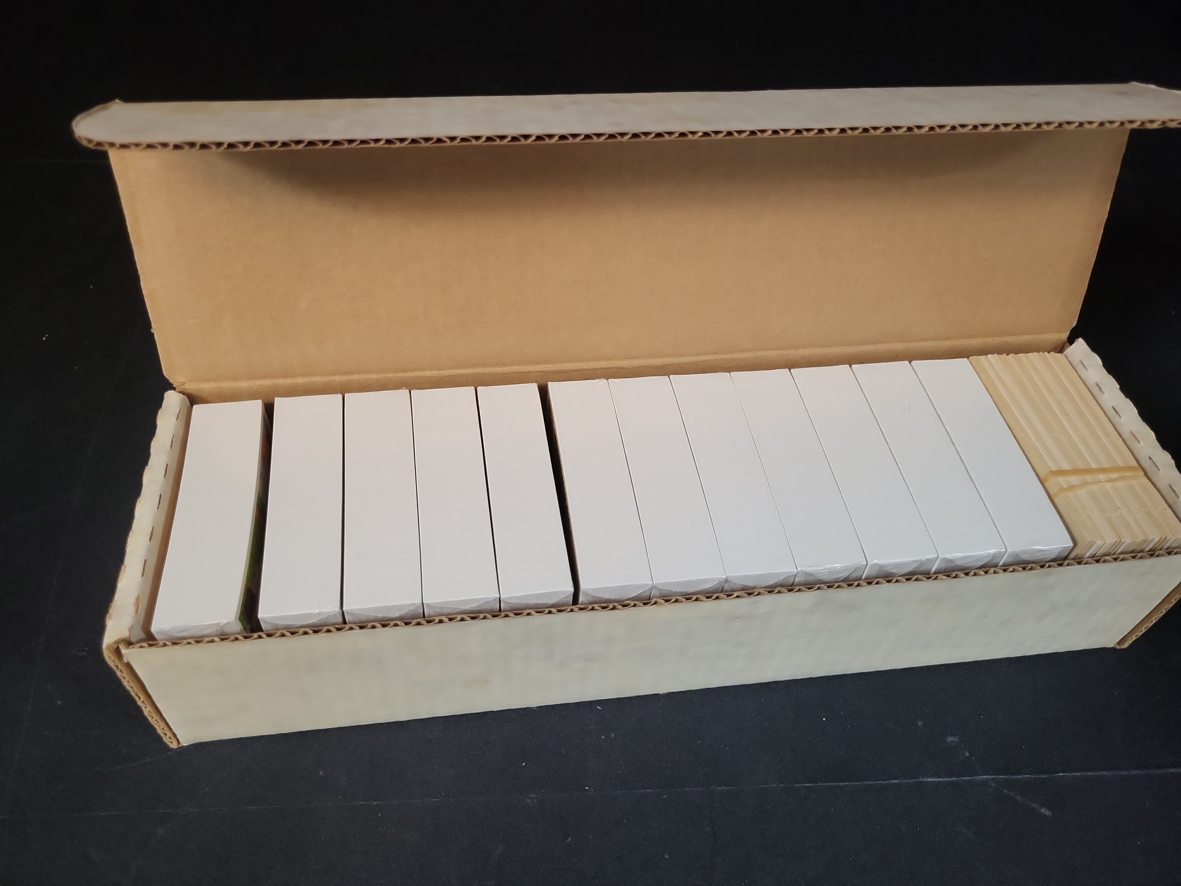 I03240 | 1983 Donruss Baseball Complete Set of 660 Cards in Original Storage Box